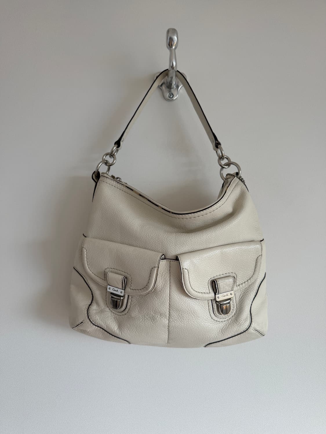 코치(COACH) 레더 숄더백 상품이미지1