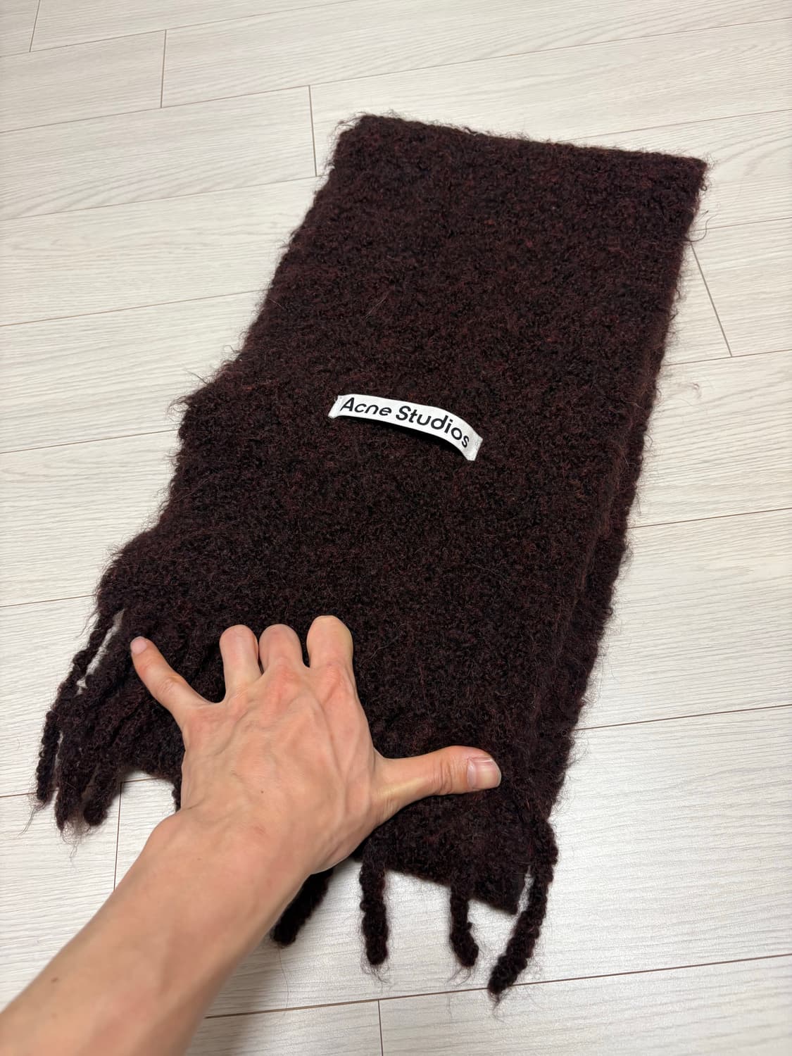 아크네 스튜디오 버건디 브라운 머플러 상품이미지2