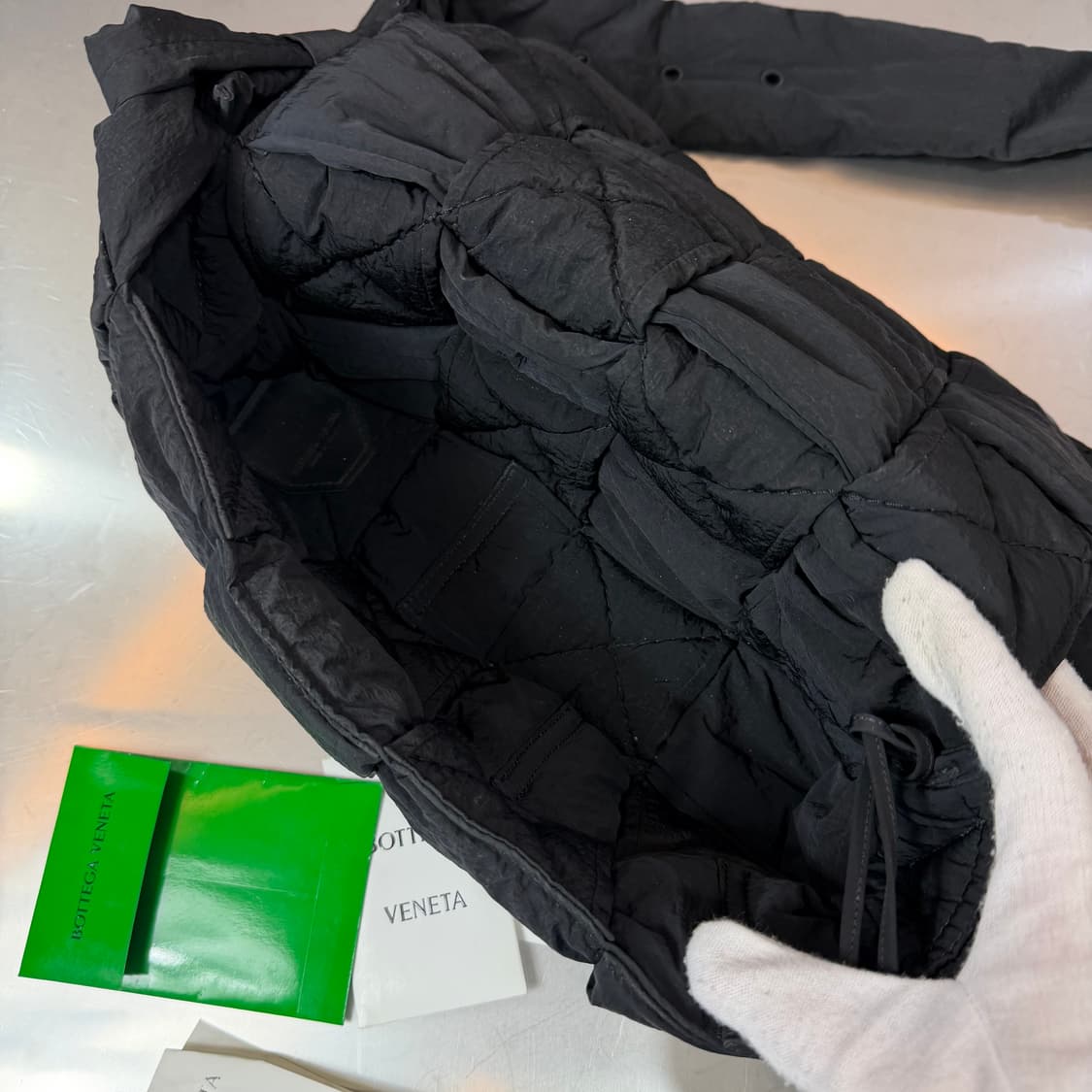 [리오브전포점] 보테가베네타 테크 패딩 카세트백 상품이미지4