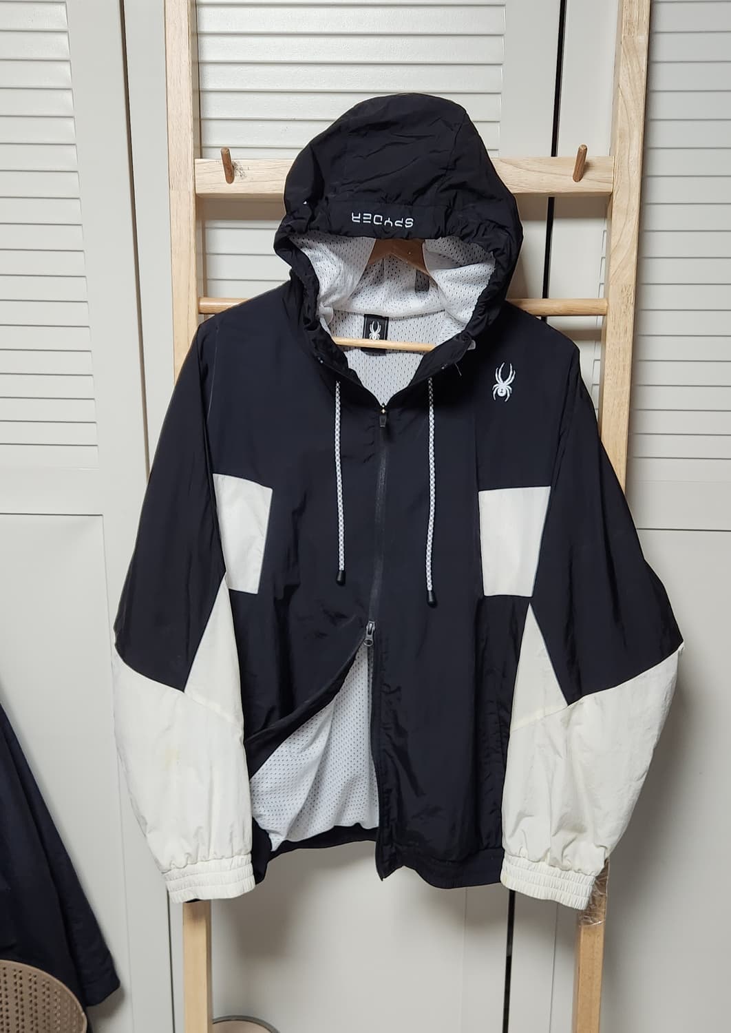 스파이더 검흰 바람막이 후드 자켓 상품이미지1