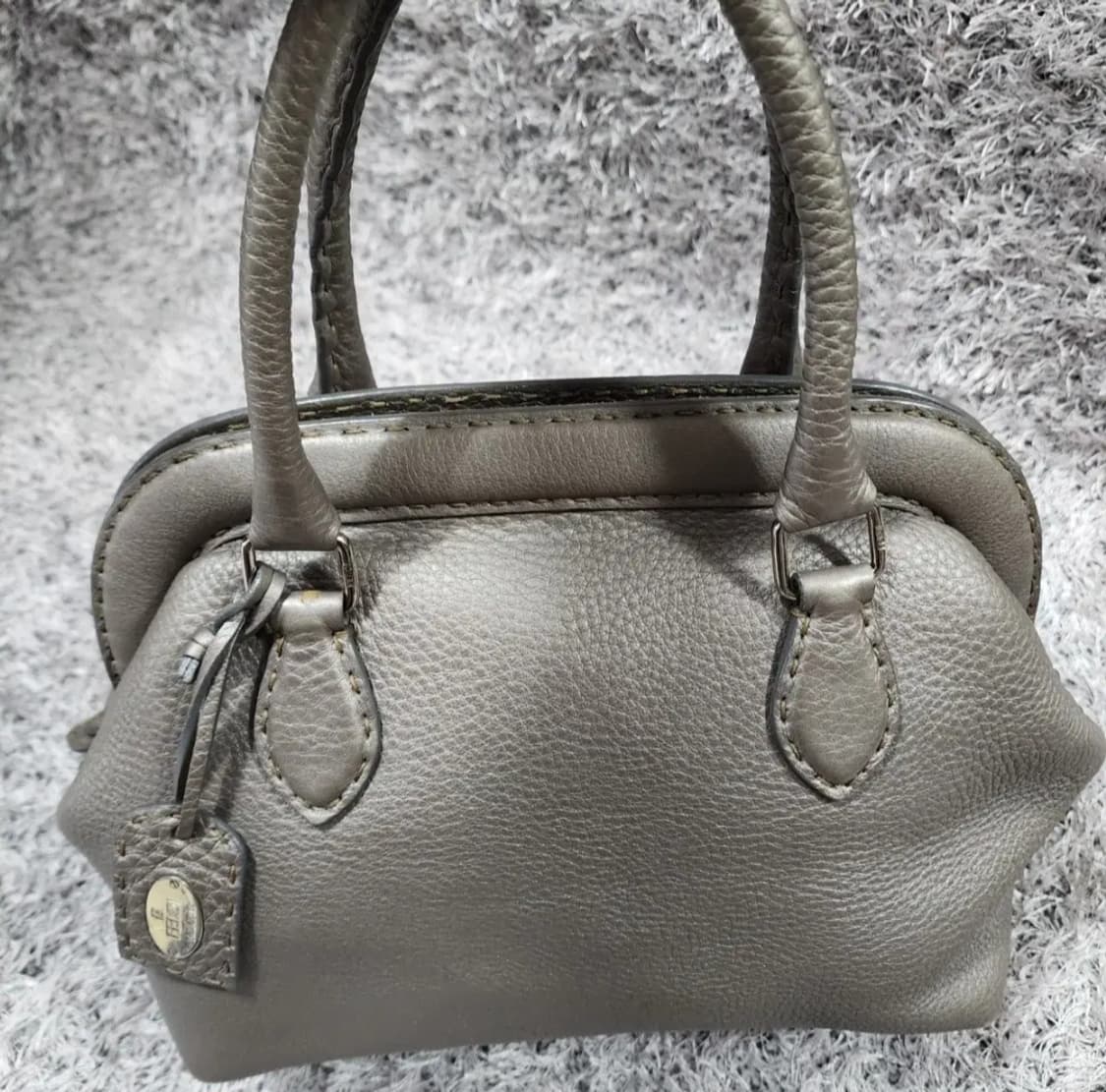 펜디 레더 토트백 상품이미지2