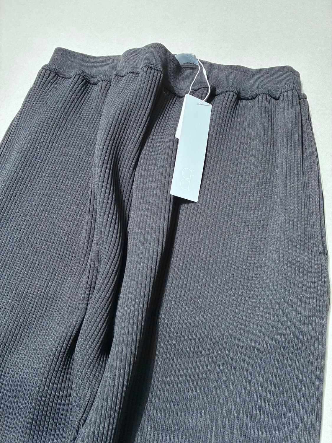 CFCL 플루티드 테이퍼드 팬츠 블랙 5사이즈 상품이미지2