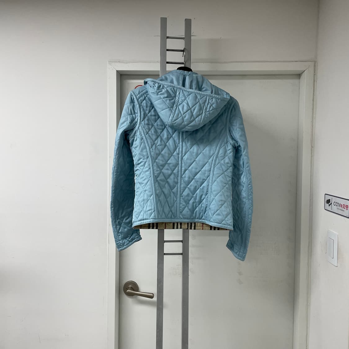 버버리 퀄팅 후드 자켓 블루 06(W)  상품이미지8