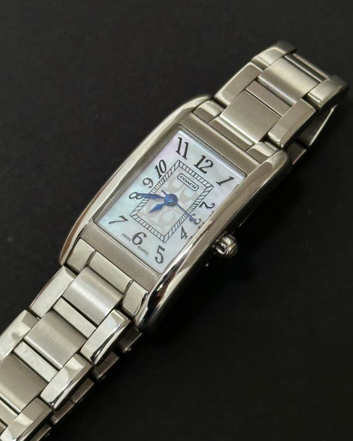 코치 자개 다이얼 렉탱귤러 쿼츠 시계 상품이미지6