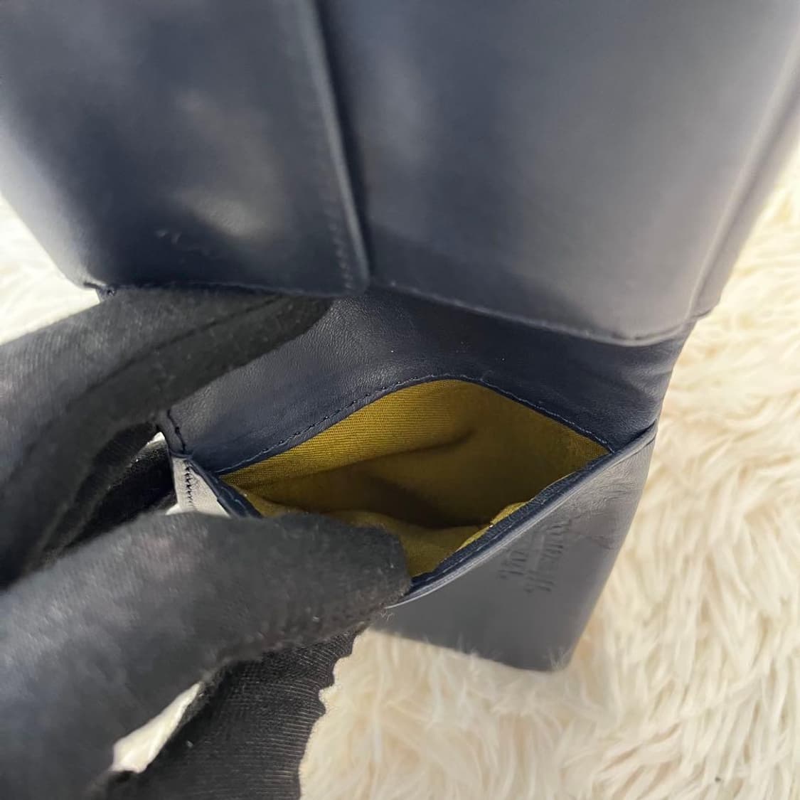 비비안 웨스트우드 레터링 가죽 지갑 상품이미지6