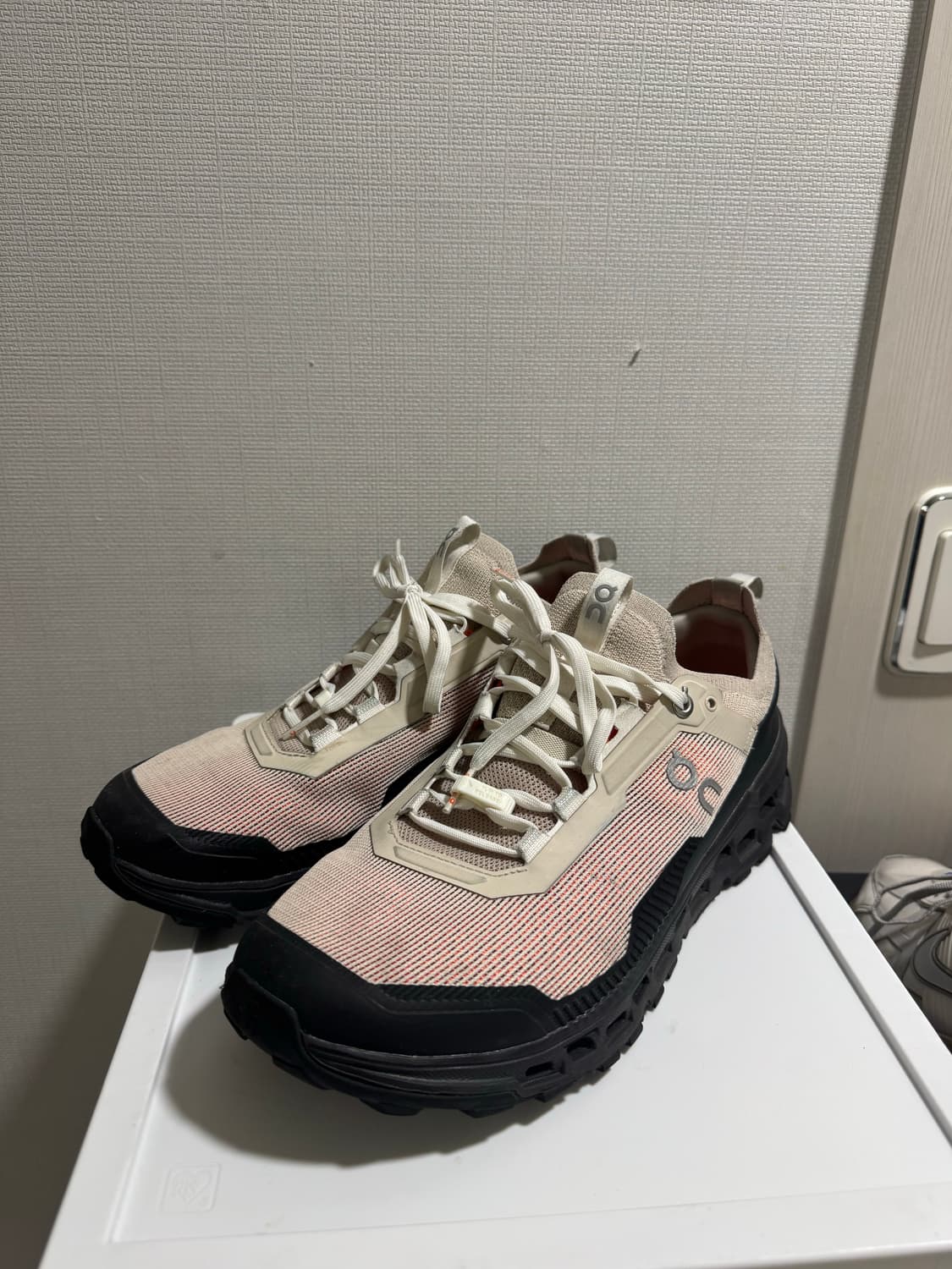 온 러닝 클라우드울트라 2 샌드블랙 EU44 280사이즈 상품이미지1