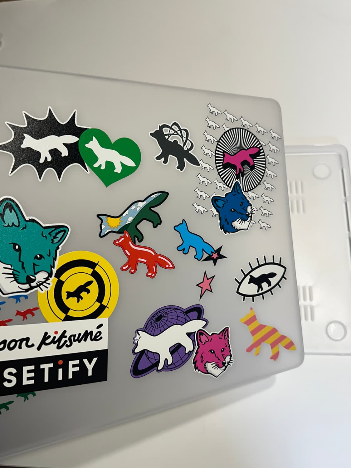 케이스티파이 x 메종 키츠네 맥북 케이스 16인치 상품이미지4