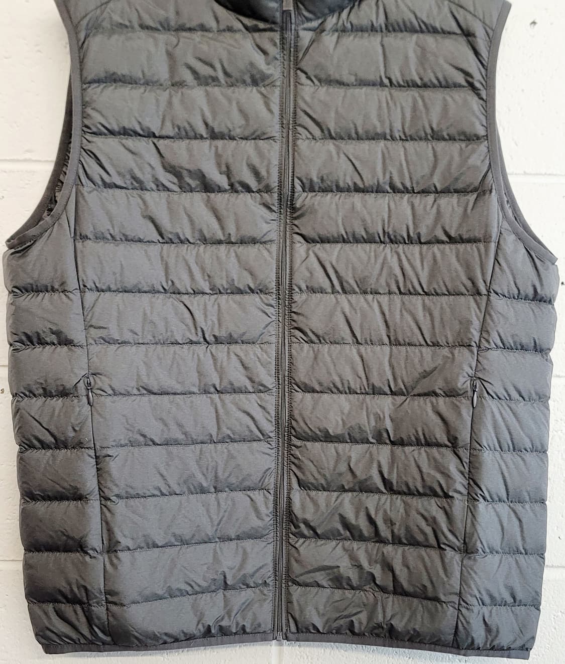 유니클로(남.여공용) 라이트다운 경량패딩베스트(조끼) 판매 상품이미지5