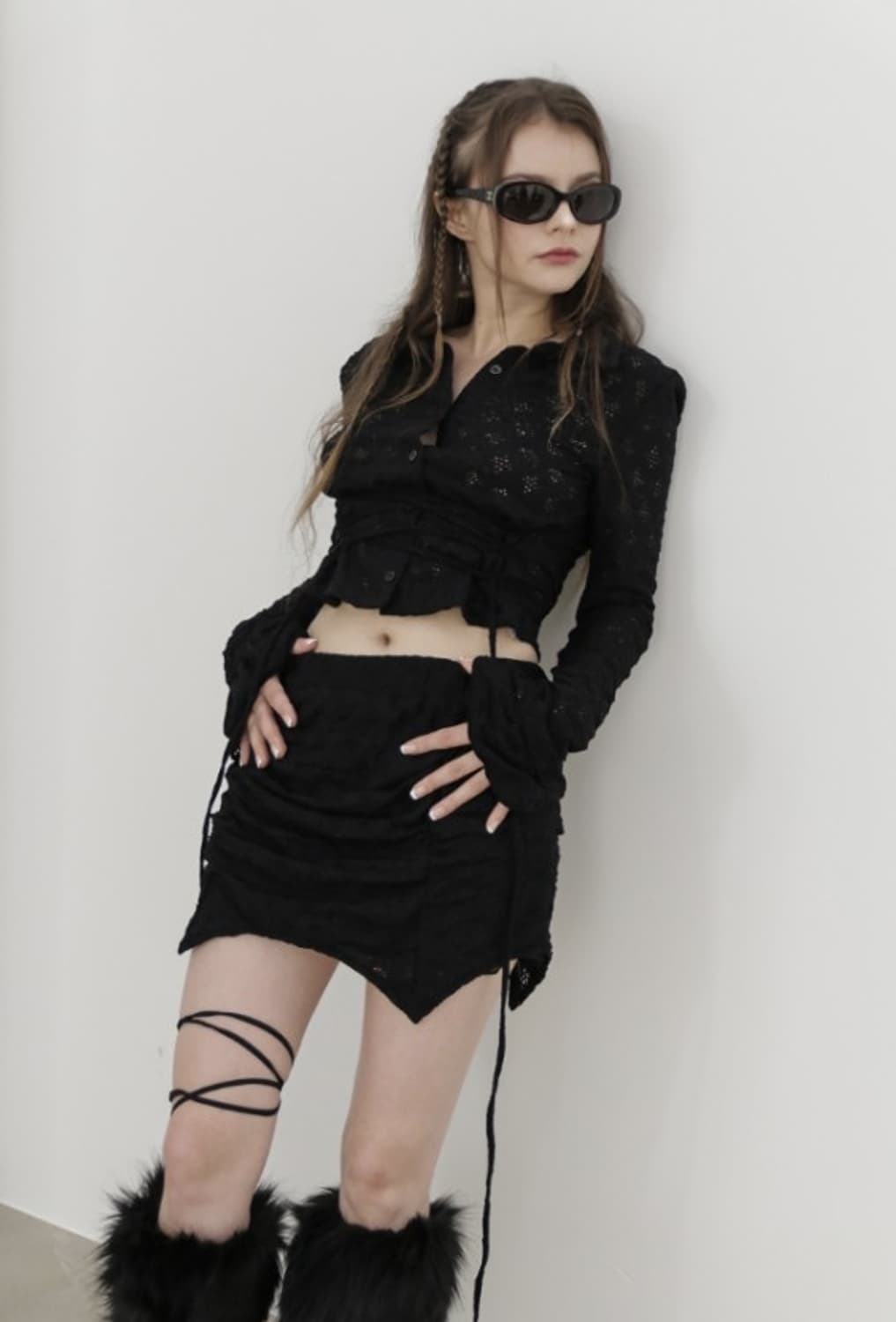 드라이로즈 펀칭 스트링 블라우스 탑 셔링 스커트 셋업 블랙 상품이미지1