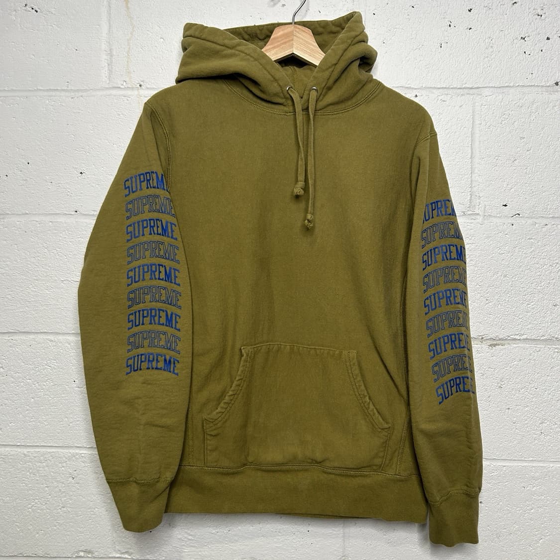SS17 슈프림 슬리브 아크 후드티 올리브 상품이미지1