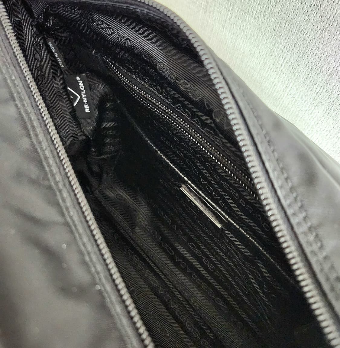 [새상품]급매 프라다 리나일론 숄더백 크로스백 1BD953 상품이미지8