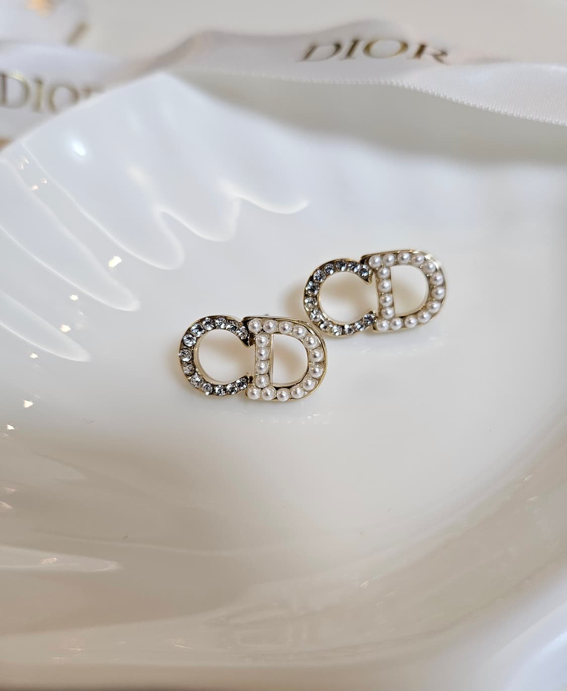 디올 진주 큐빅 금장 귀걸이 업사이클링 상품이미지1