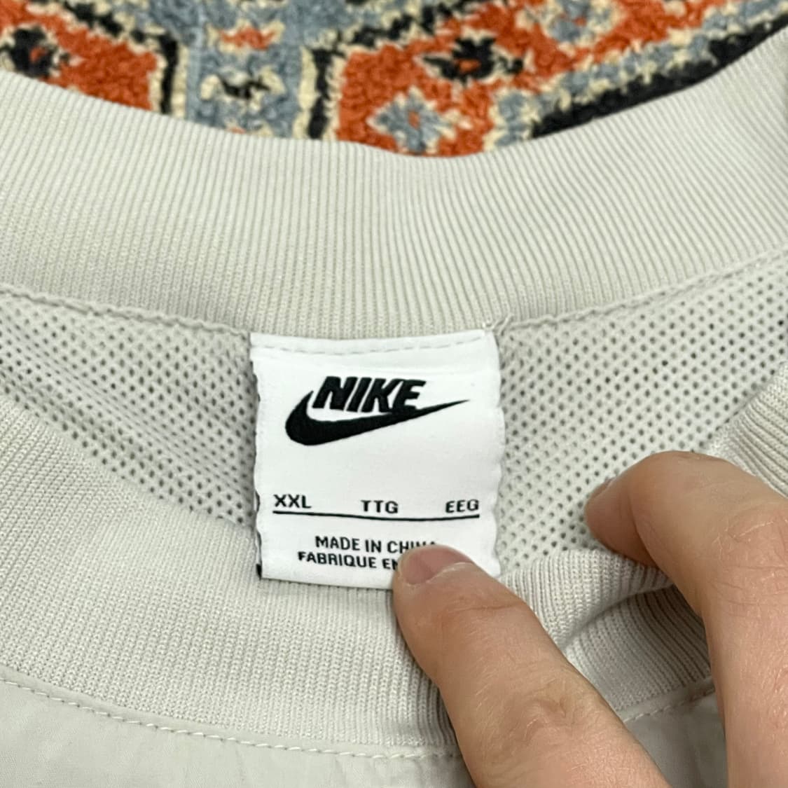 나이키 스몰로고 아이보리 바람막이 맨투맨 남성XXL 상품이미지3