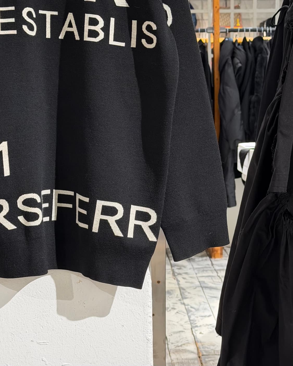 버버리 블랙 호스페리 로고 니트 스웨터 상품이미지6