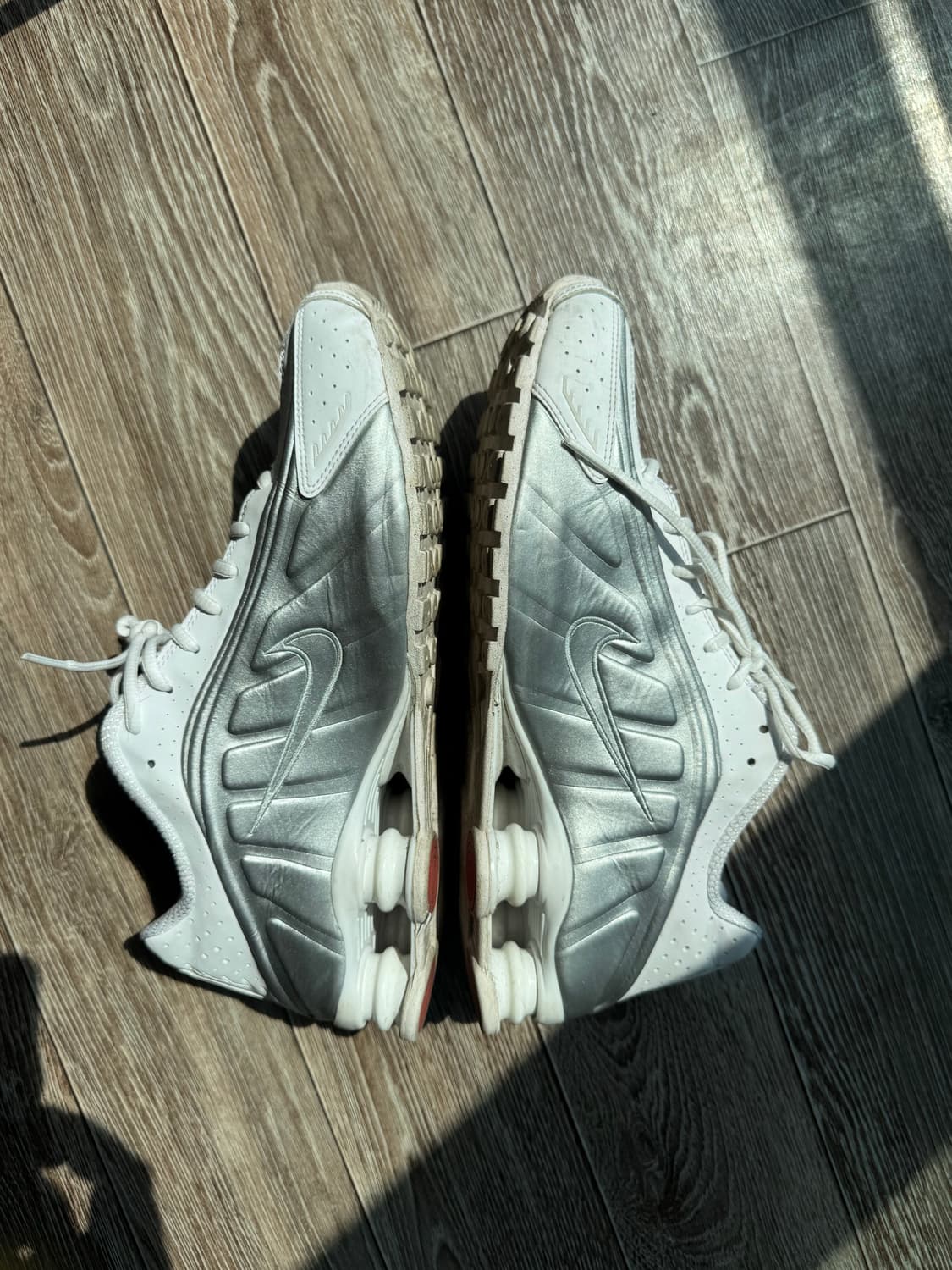 (W) 나이키 샥스 R4 화이트 메탈릭 실버 상품이미지1