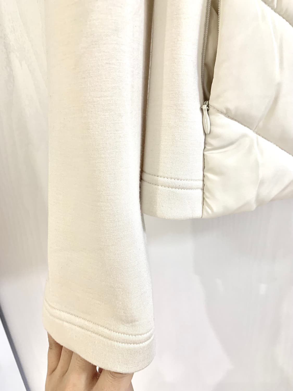 택있음) 자라 화이트 후드 경량패딩 상품이미지5