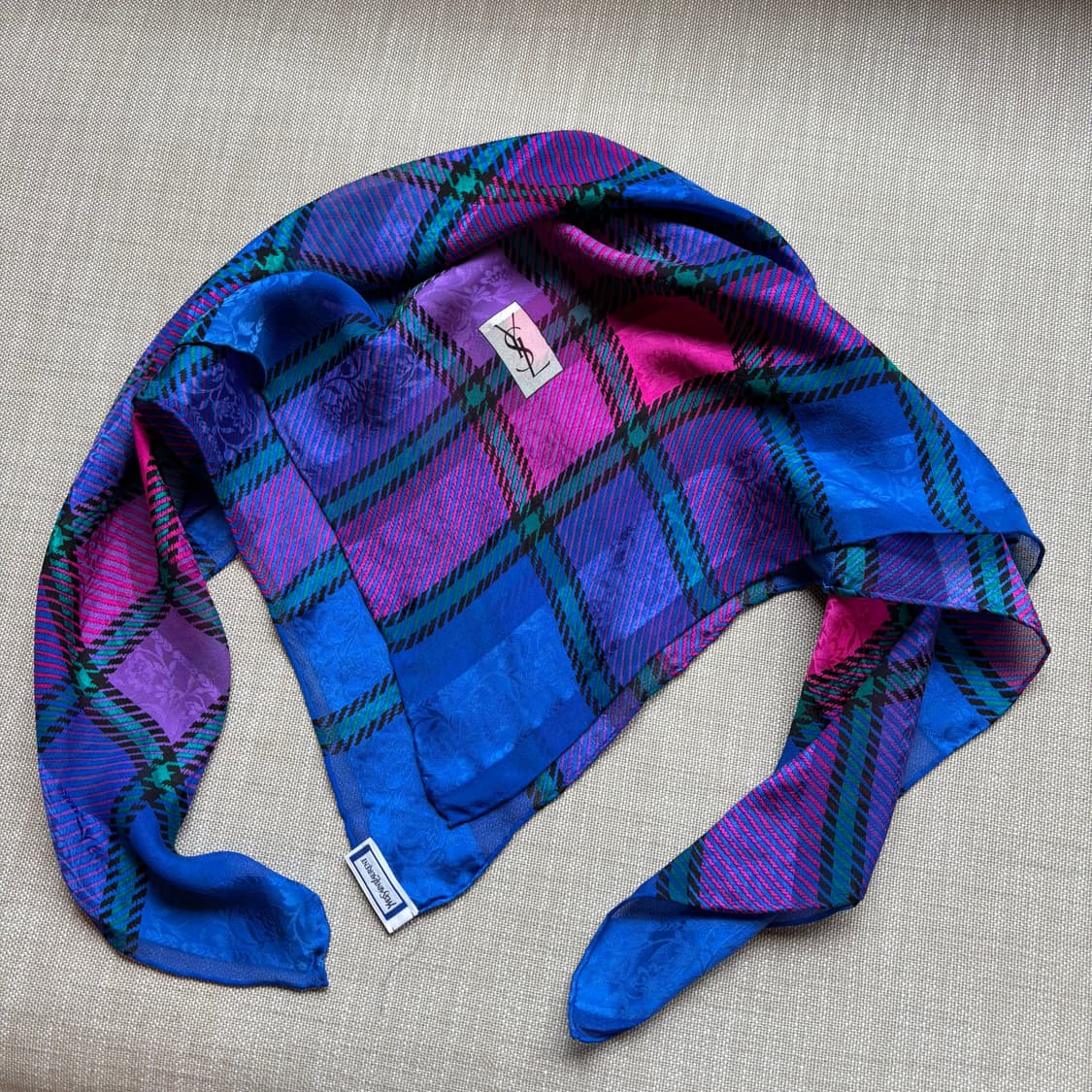 입생로랑 YSL 빈티지 정사각 실크스카프 상품이미지7