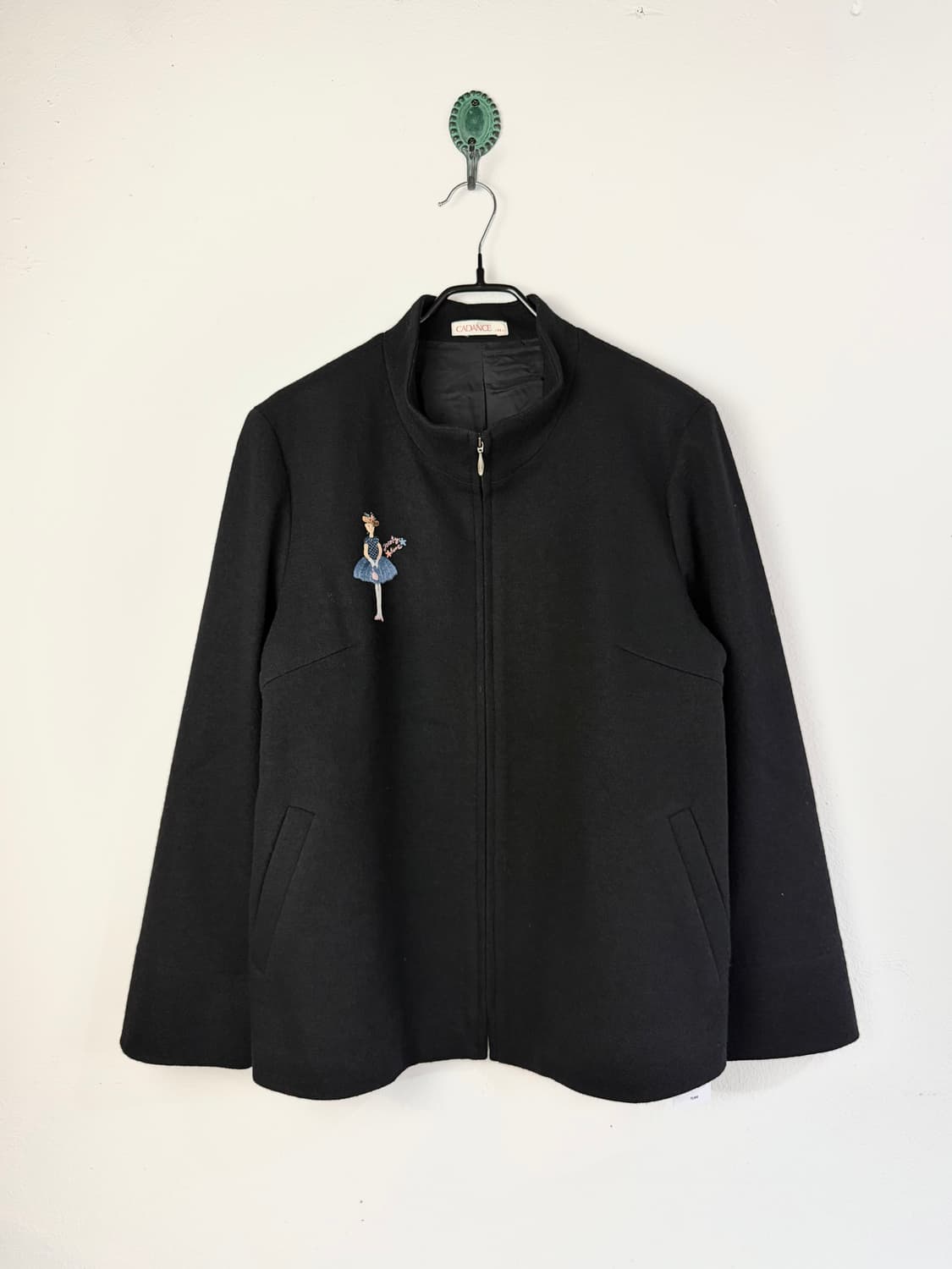 JPN 로맨틱 자수 집업 자켓 상품이미지1