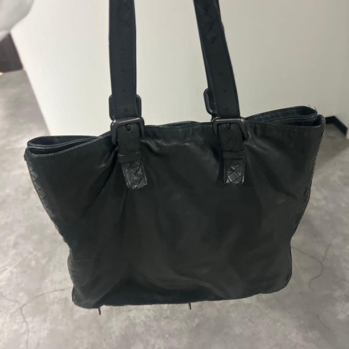 보테가베네타 양가죽 인트레치아토 버클 토트백 상품이미지1