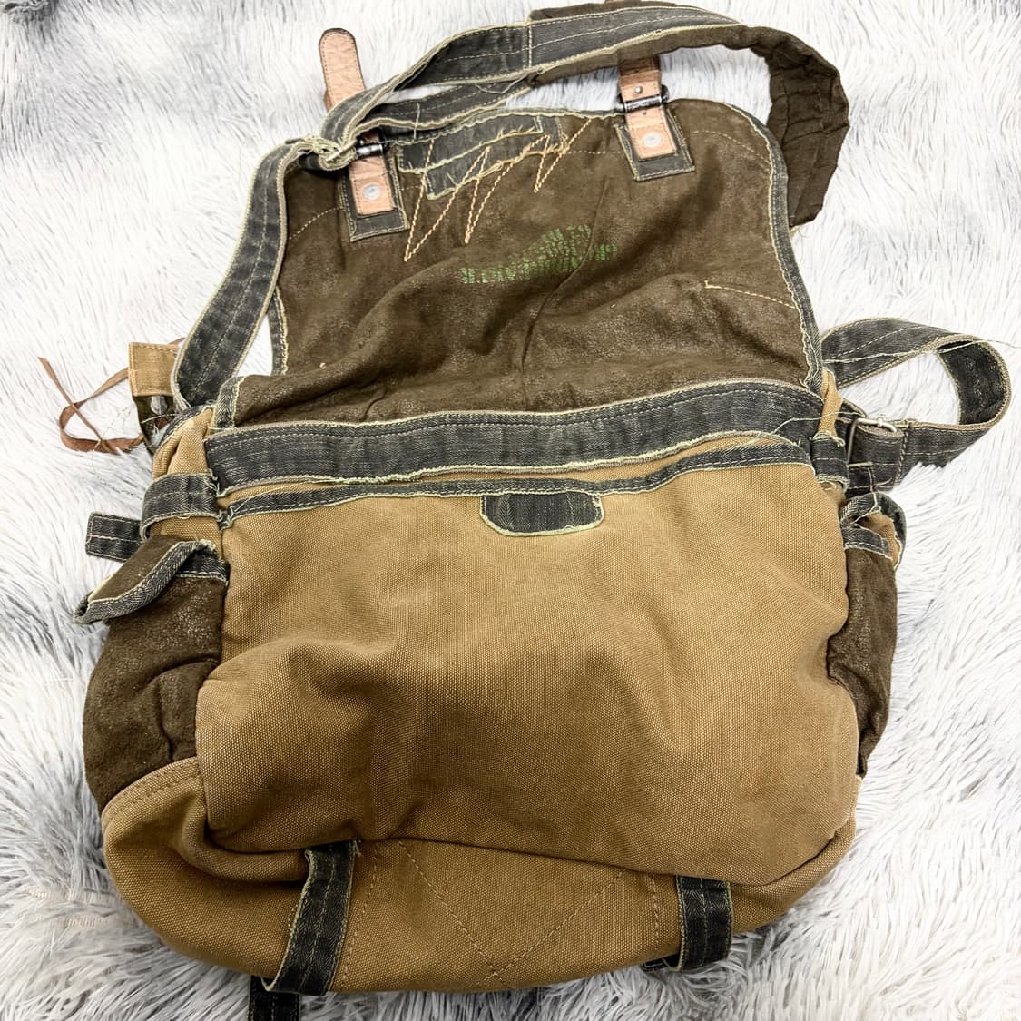 그런지 스웨이드 크로스백 상품이미지6