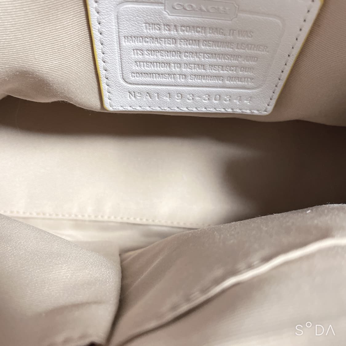 코치 화이트 가죽 토트백 상품이미지9