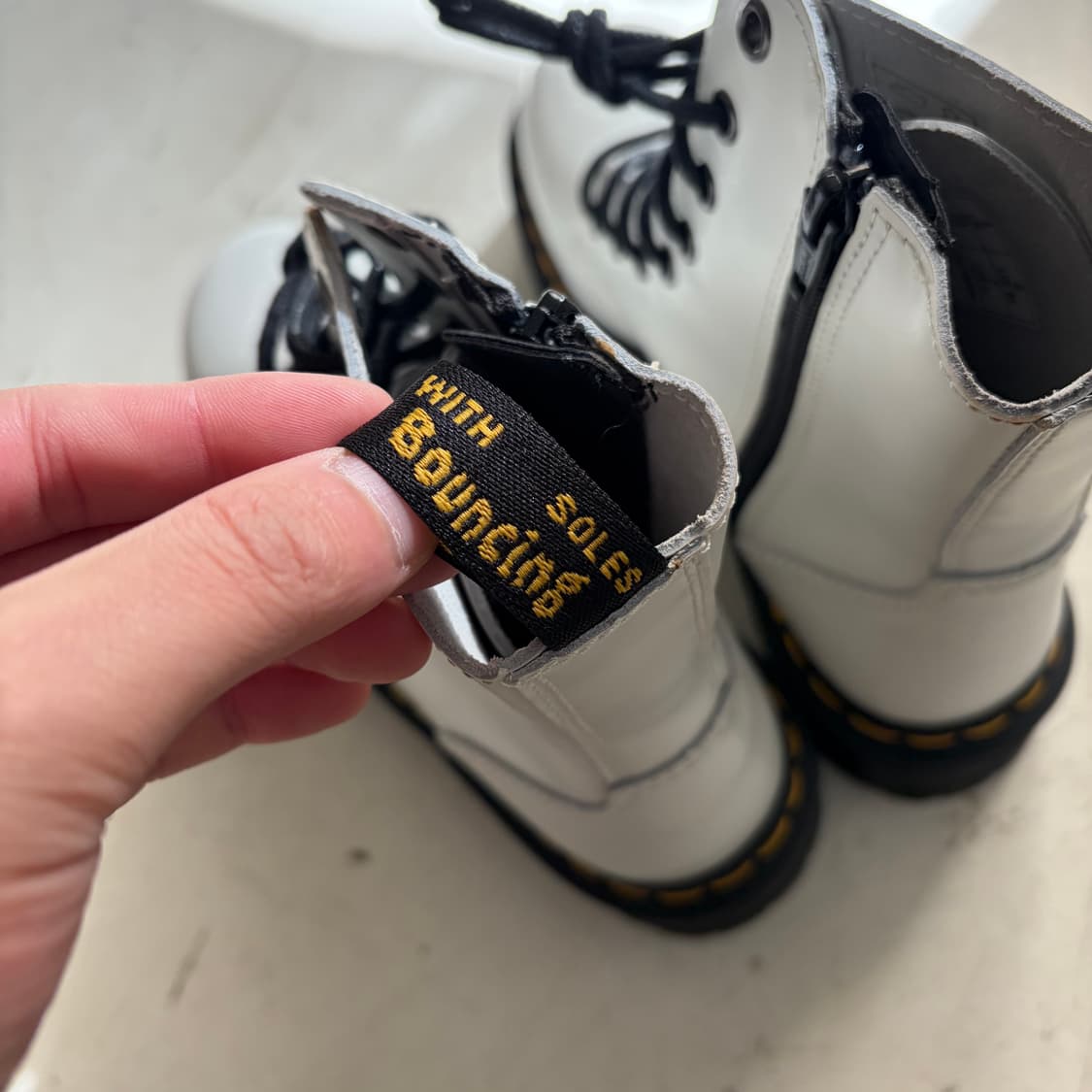 닥터마틴 제이든 폴리시드 스무스 8홀 부츠 상품이미지6