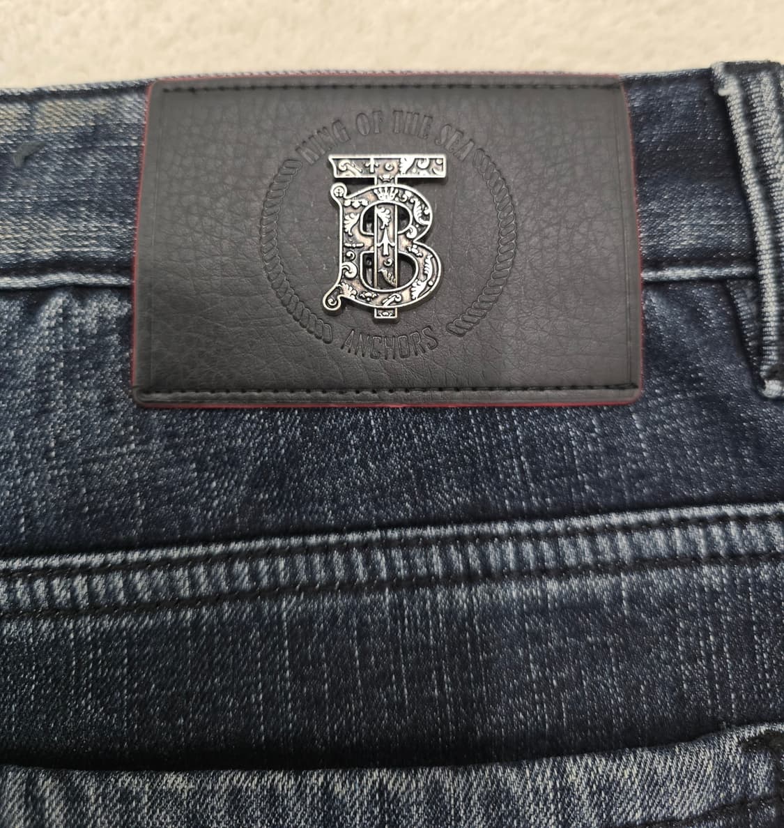 버버리 TB 모노그램 얇은기모청바지.  
싸이즈 37~38 상품이미지6