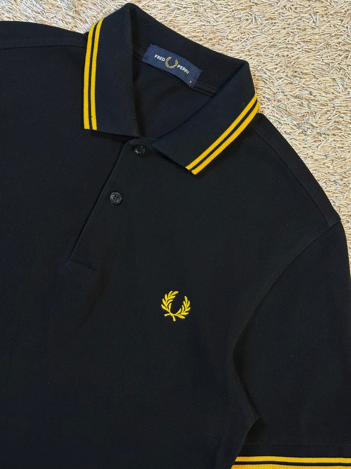21FW 프레드페리 FREDPERRY 윙트리 PK셔츠 블랙 옐로우 상품이미지2