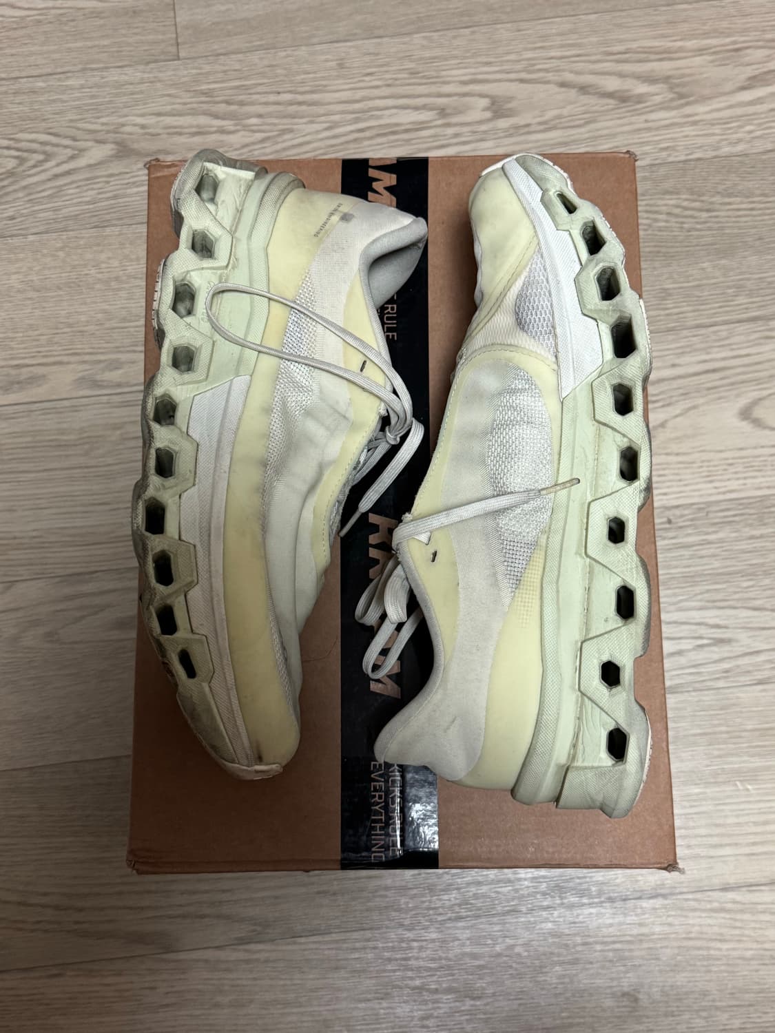 파프 온 러닝 클라우드 몬스터2 시들링 화이트 상품이미지3