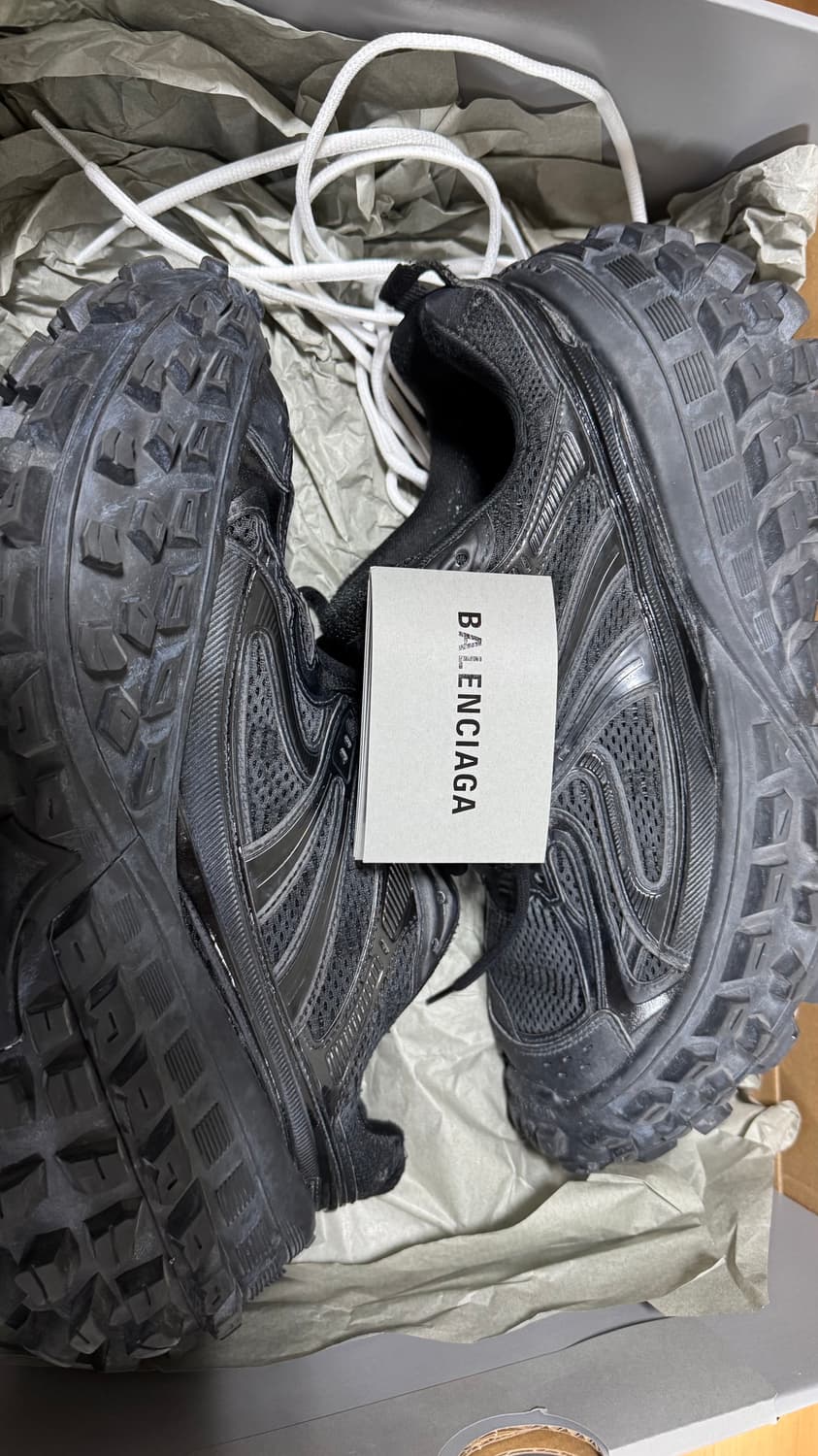 발렌시아가 디펜더 스니커즈 블랙 43 상품이미지1