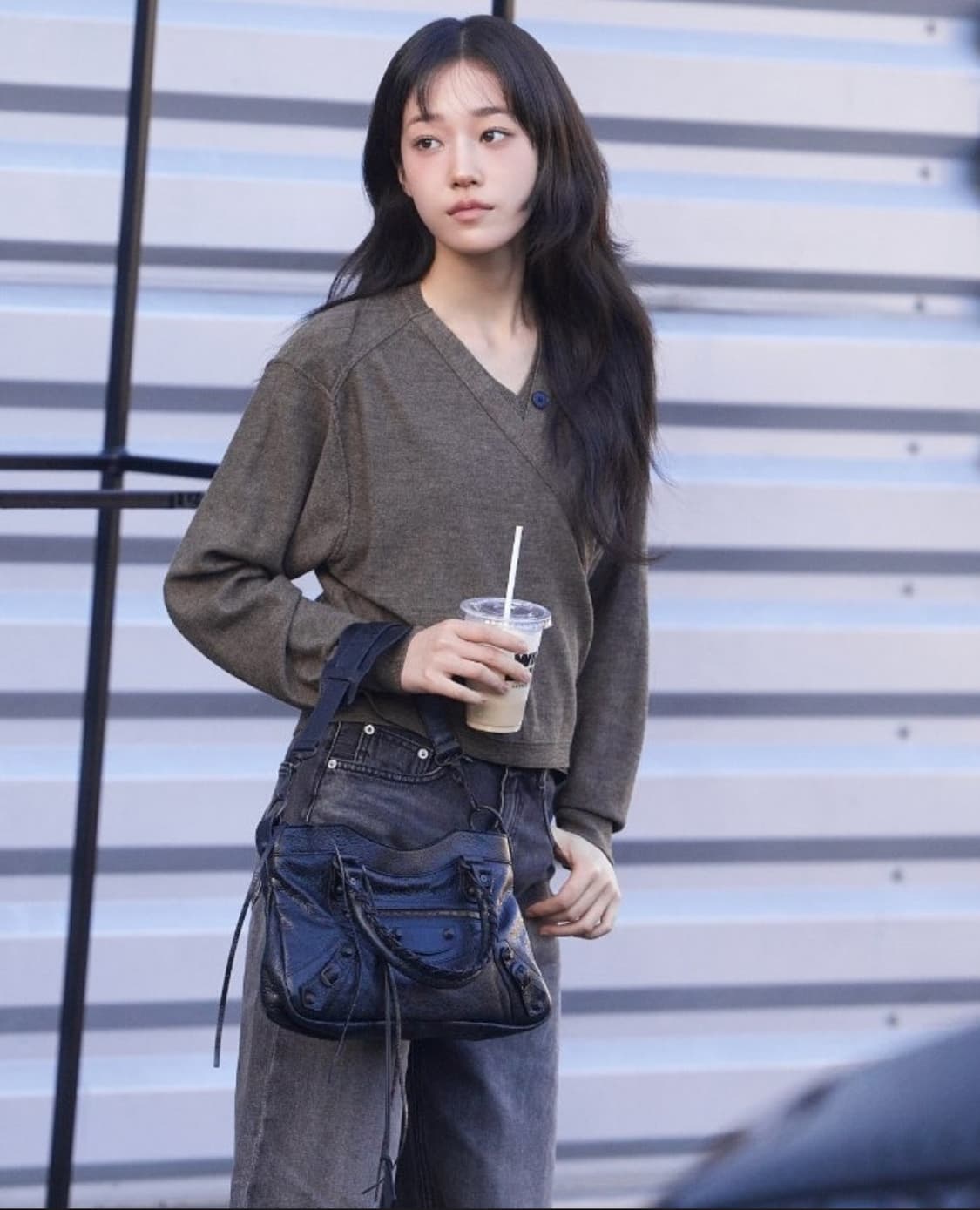 [A 정품] 발렌시아가 시티 모터백 퍼스트 블랙 상품이미지10