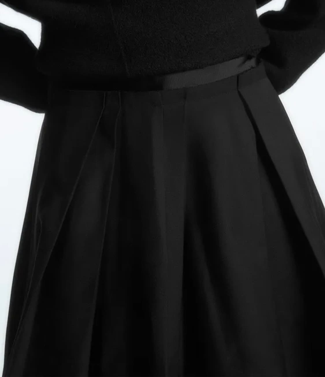 코스  COS 디컨스트럭티드 플리티드 스커트 블랙 42 상품이미지4