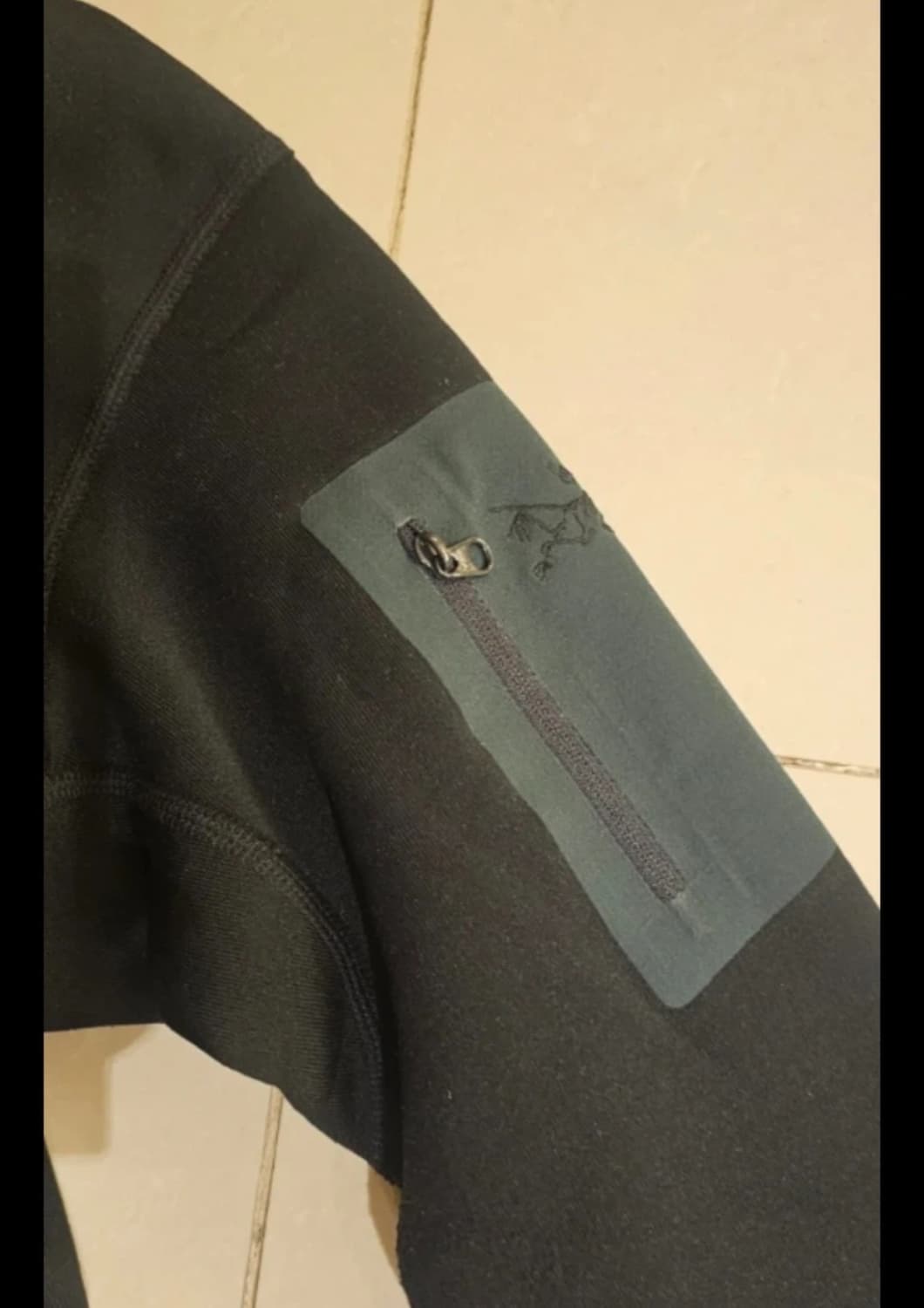 아크테릭스 슬림핏 반집업 (딱붙핏) 상품이미지2