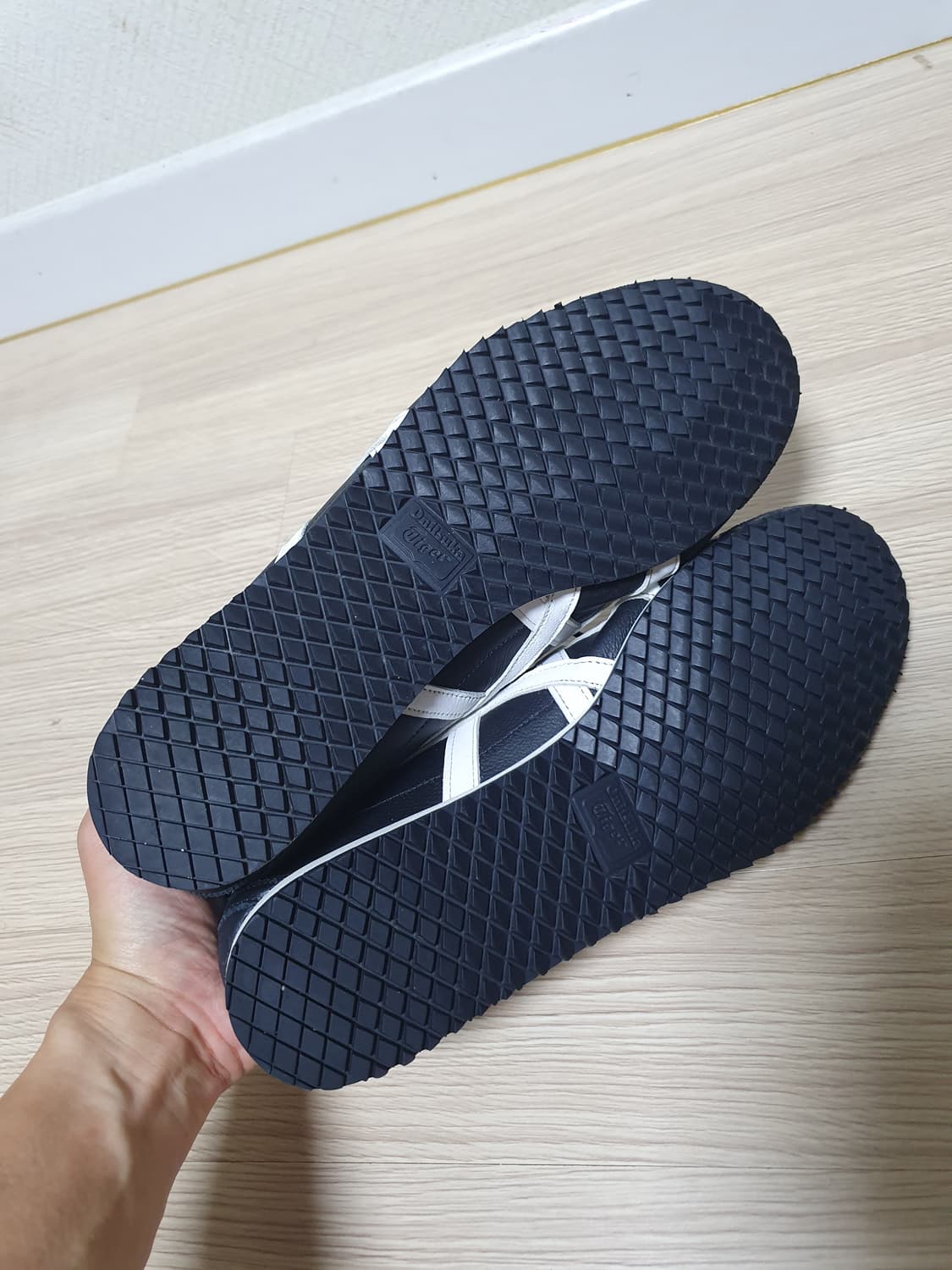 오니츠카타이거 멕시코66 블랙 스니커즈 265 상품이미지7