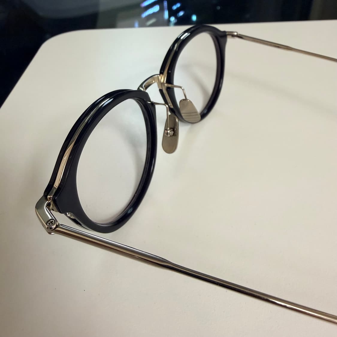 톰브라운 다크 네이비/실버 티타늄 안경 상품이미지3