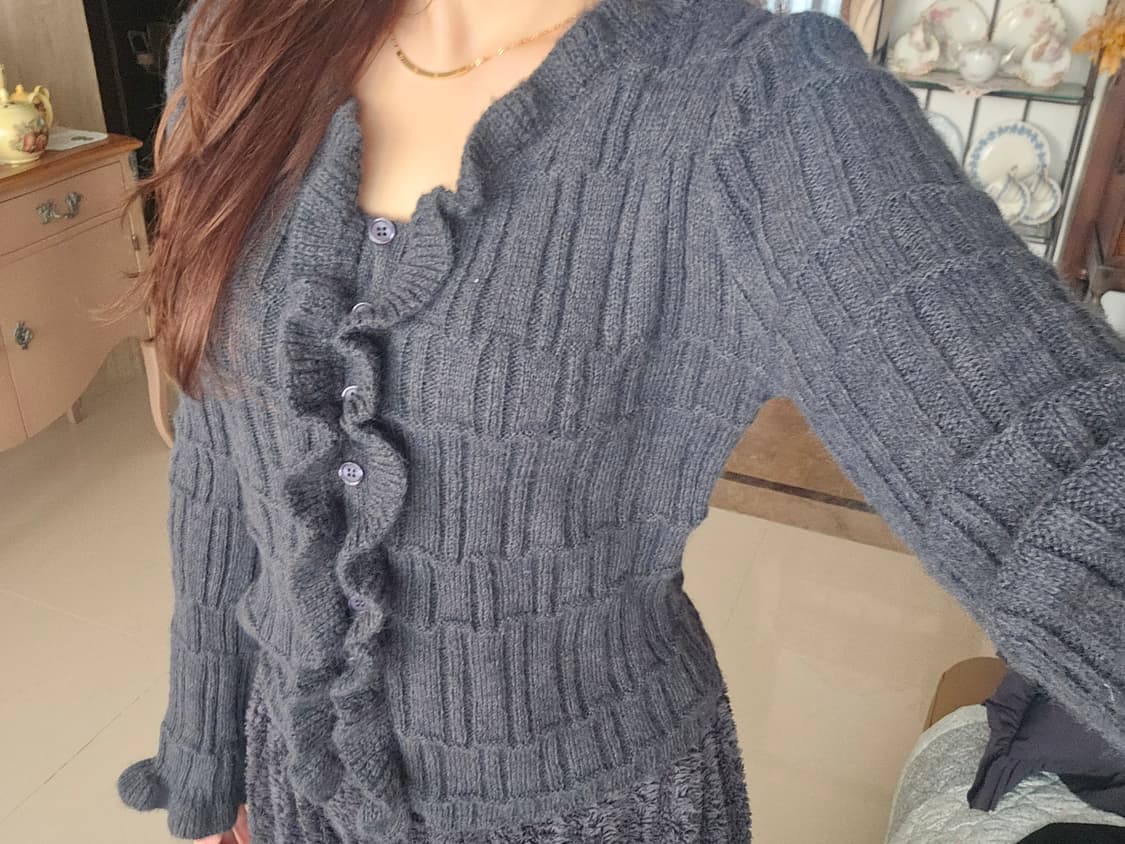 히메 로걀 달천깔 프릴 니트 가디건 차콜 그레이 상품이미지2