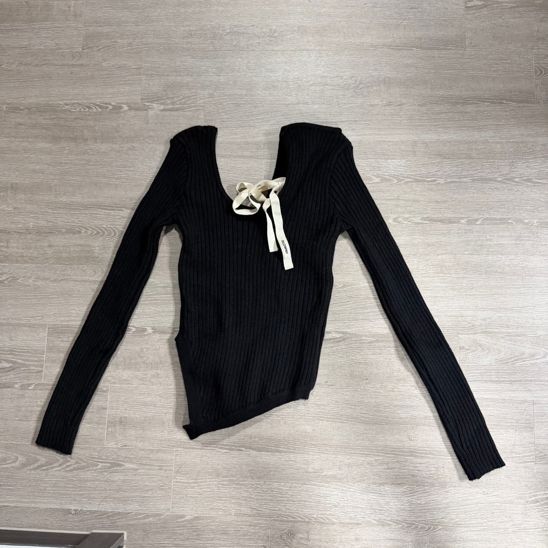 글로니 ISA ASYMMETRICAL KNIT BLACK 상품이미지2