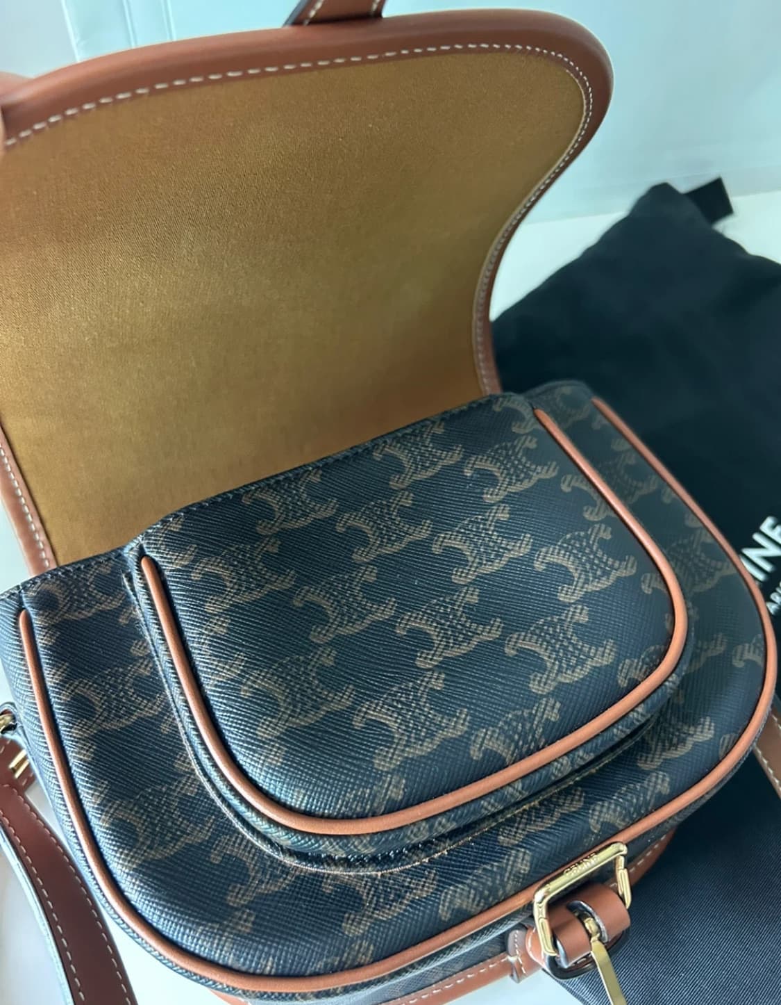 셀린느 트리오페 캔버스 폴코백 상품이미지5