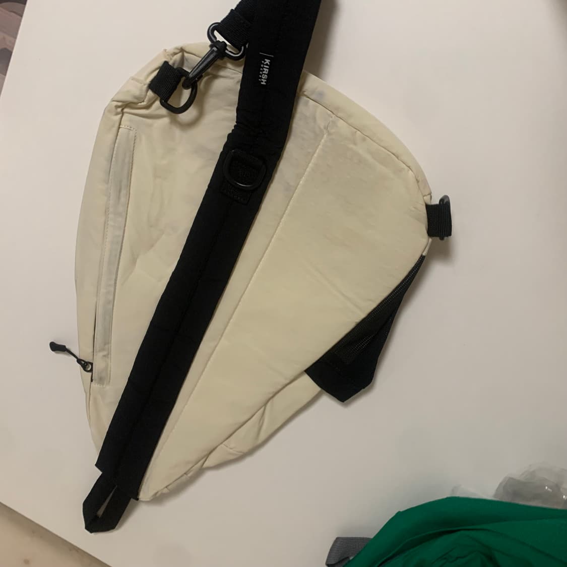 키르시 슬링백 팝니다 상품이미지2