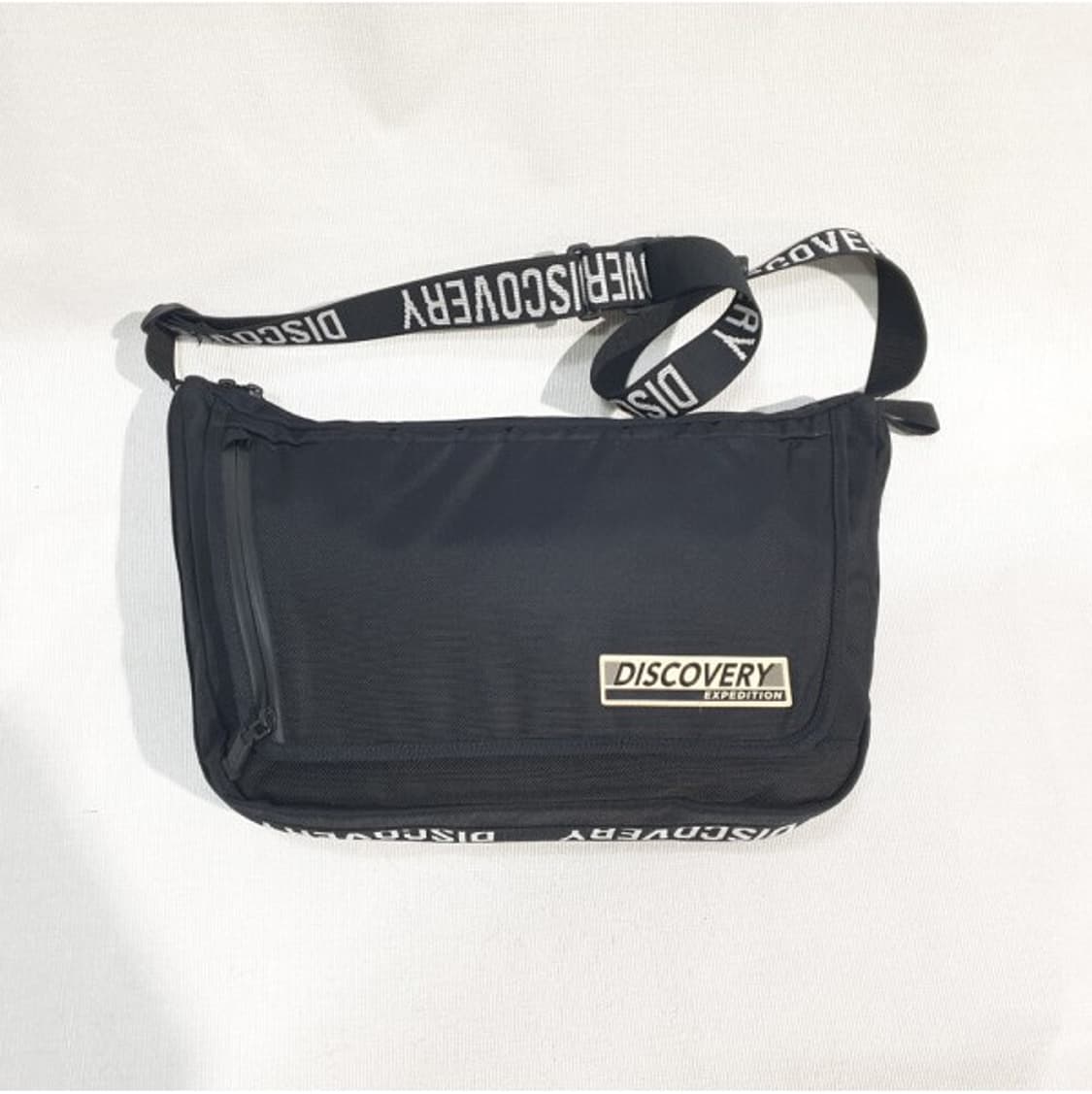 디스커버리 호보형 크로스백 가방 상품이미지1
