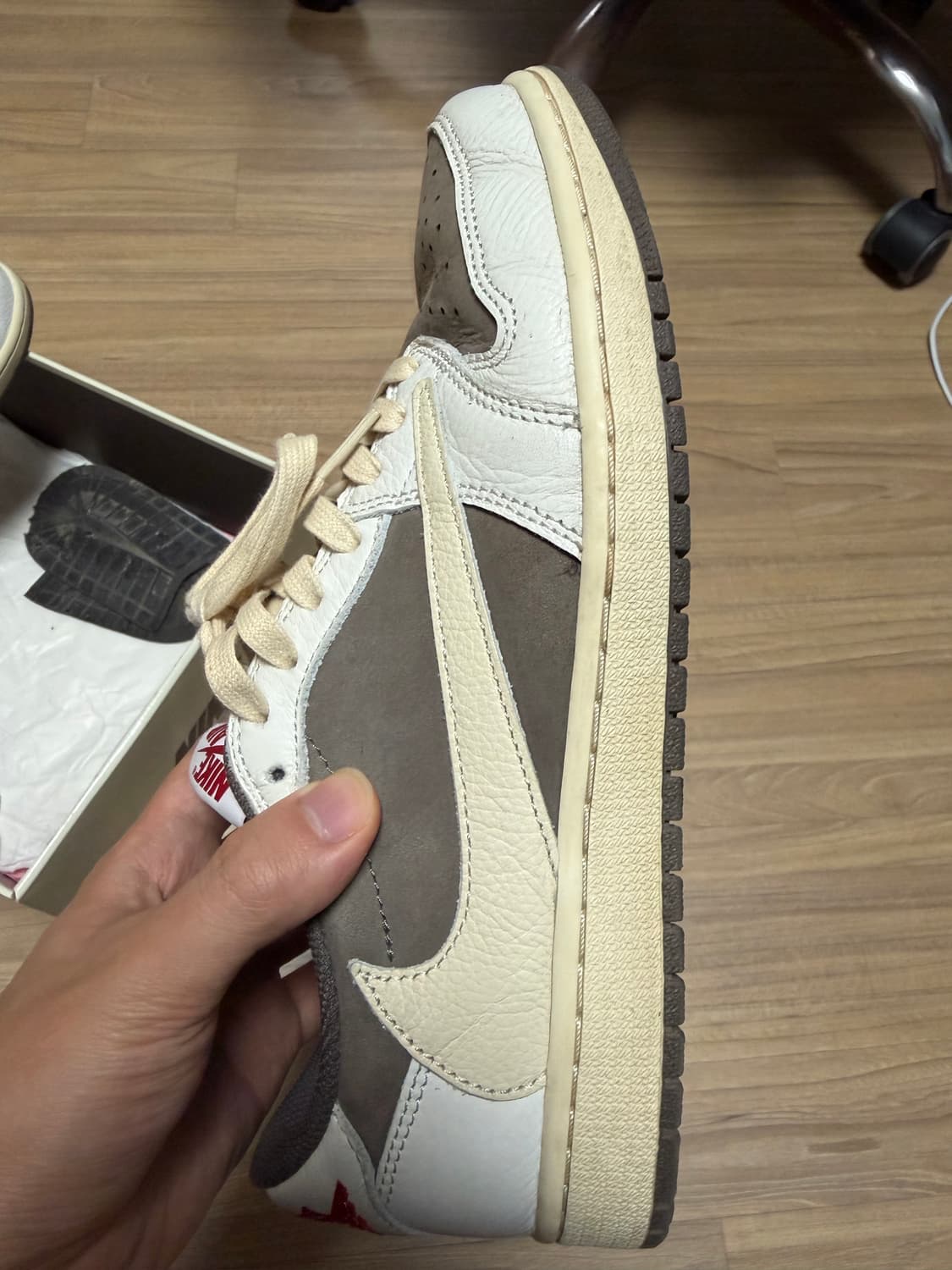 트래비스스캇 조던1 리버스 모카 270 상품이미지2