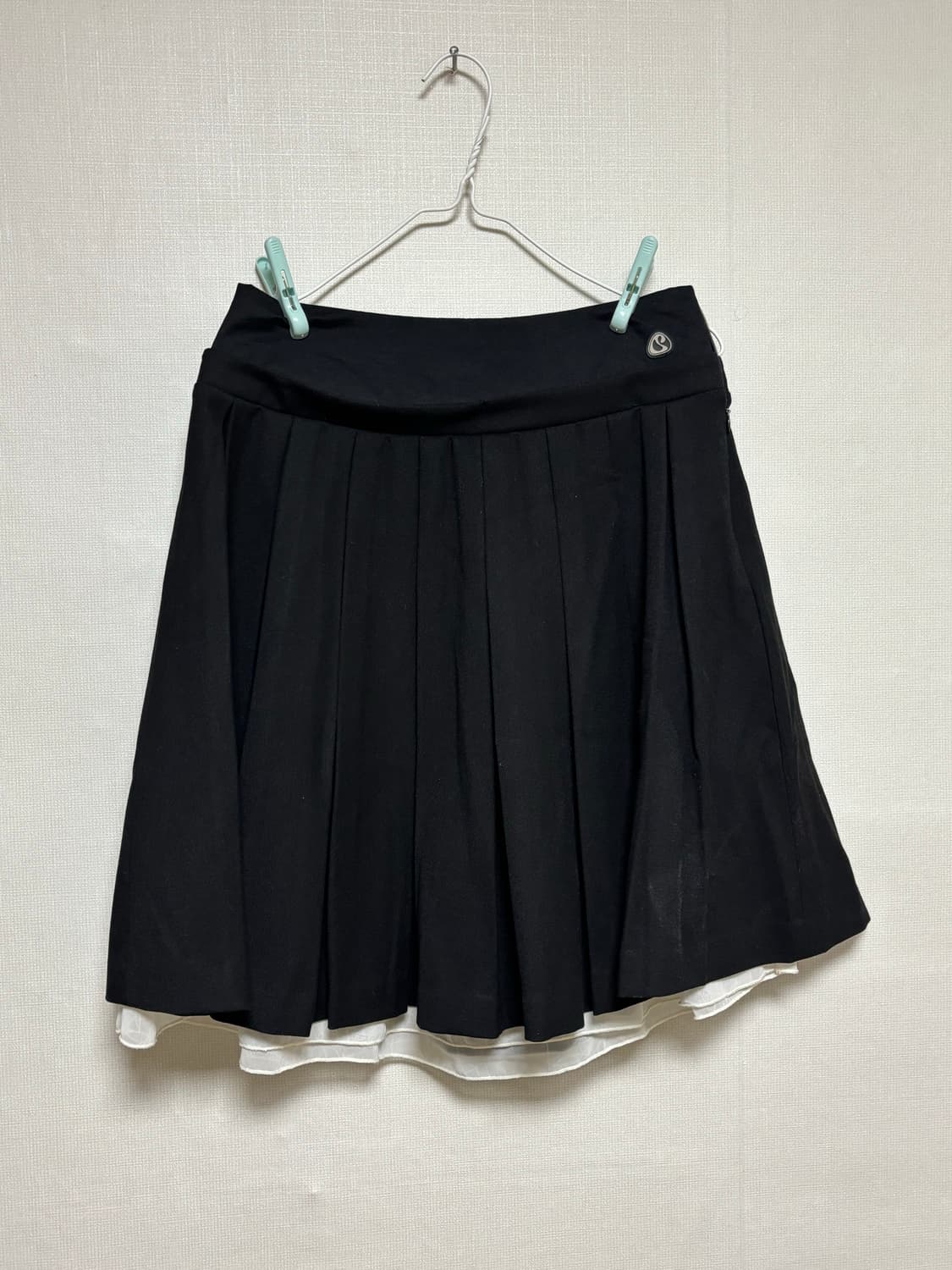 [새제품,뉴진스 해린 착용] 코이세이오 더블 웨이스트 플리츠 스커트 블랙 상품이미지2