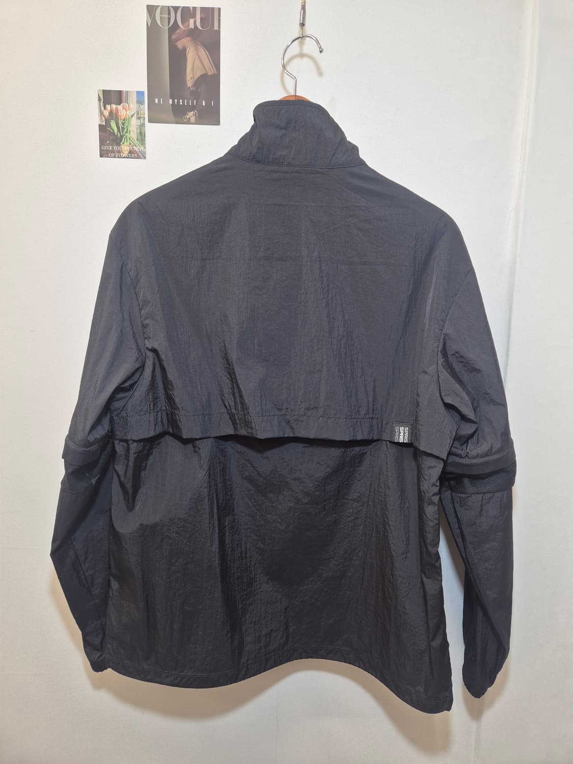 스프리스 아노락 바람막이 블랙 95
사이즈 실측 가슴단면 56   총장  상품이미지3