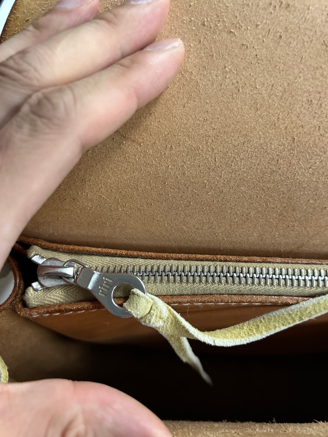 goros 고로스 새들레더 네츄럴 k18이글콘초 크로스백 상품이미지3