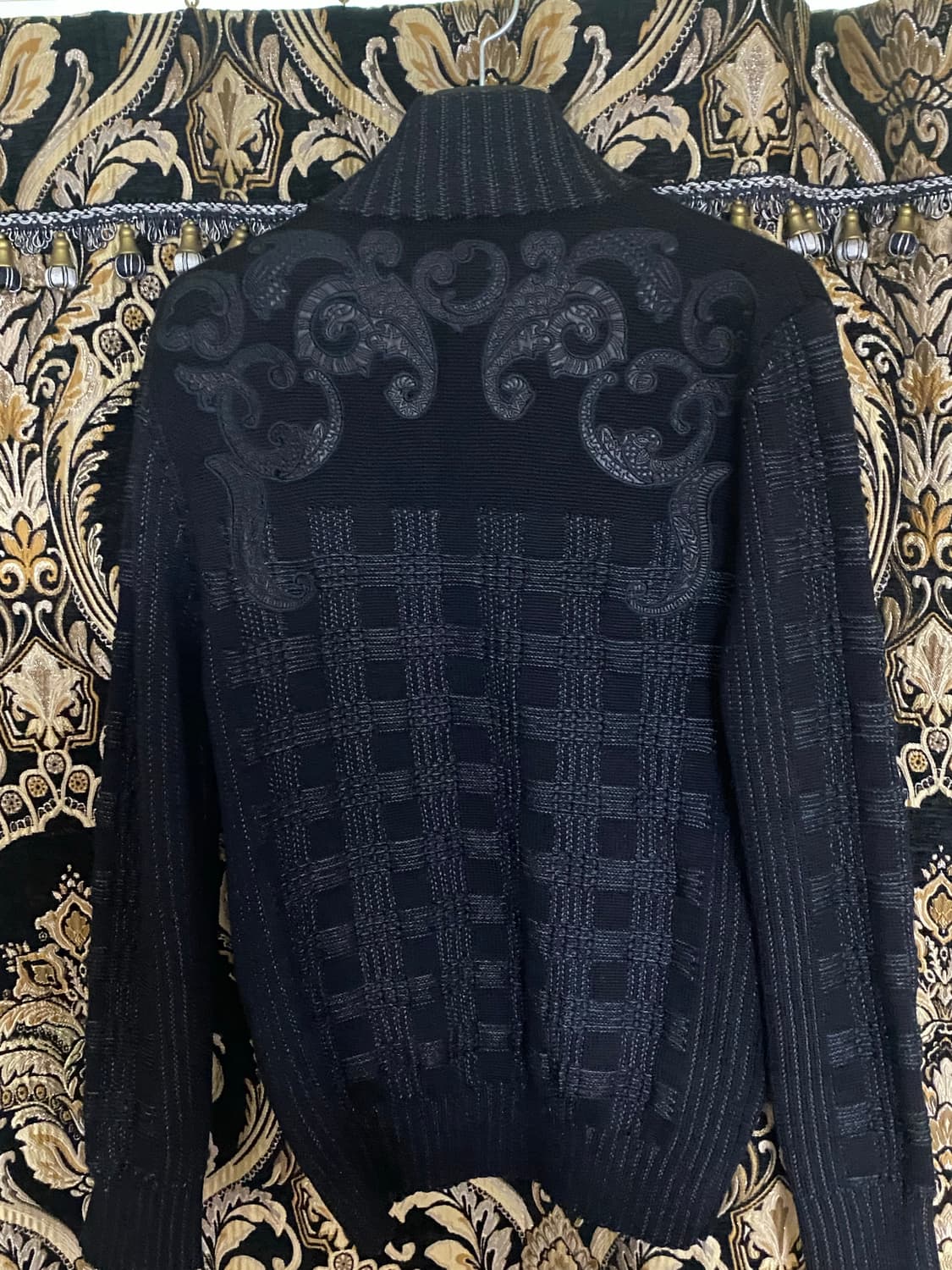 [정품] 베르사체 블랙 자카드 한정판 니트 집업 (Size 48) 상품이미지4