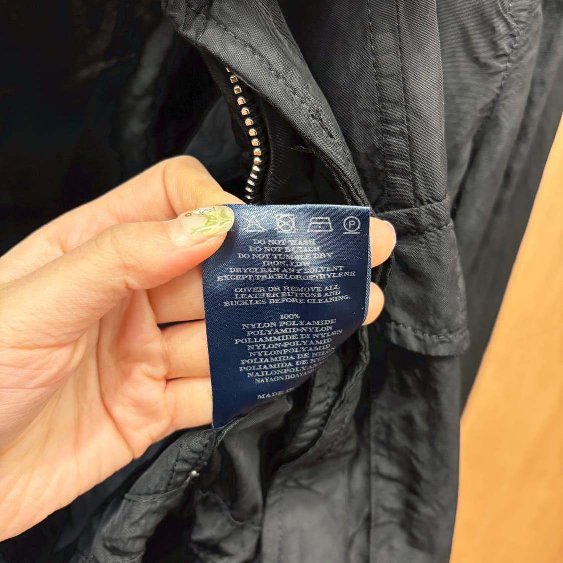 버버리 런던 하이넥 라이트 야상 자켓 어깨 견장 스트링 디테일 블랙 상품이미지7