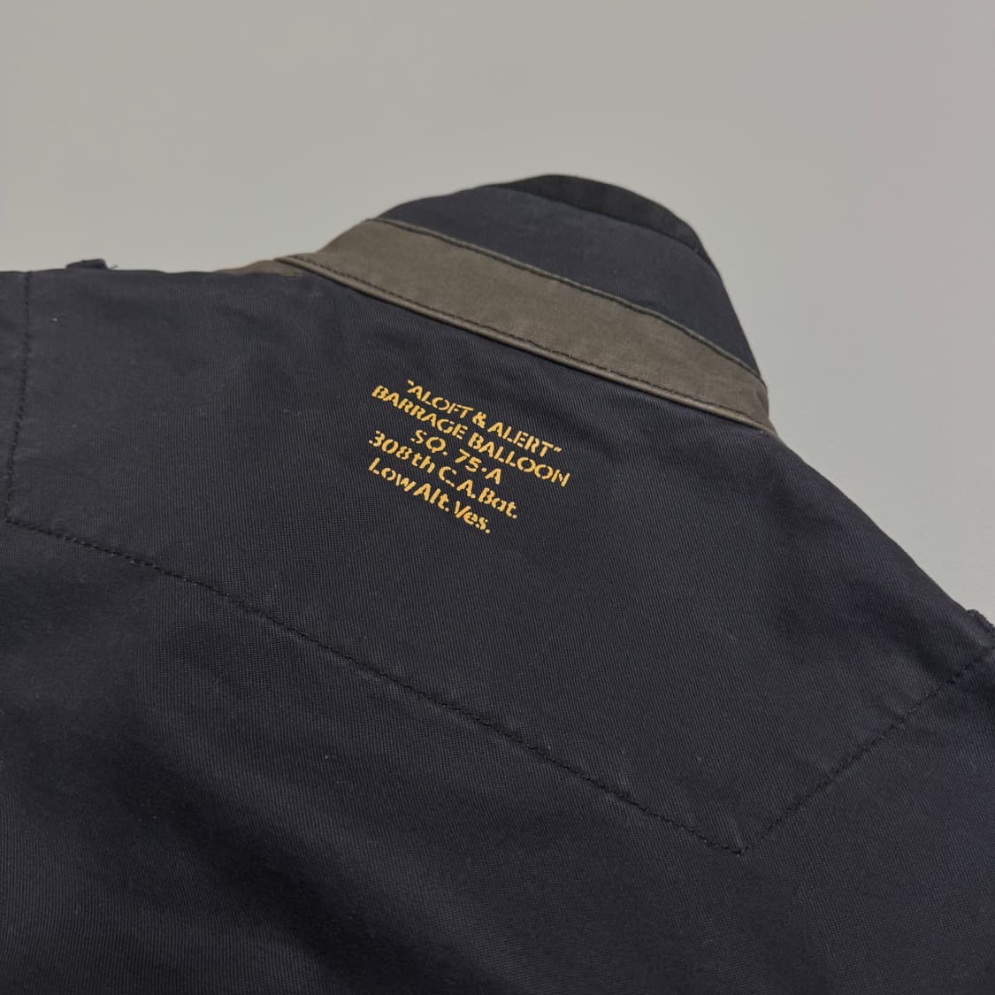 아비렉스(AVIREX) 다크네이비 코튼 스텐실 레터링 하이넥 블루종 자켓 상품이미지6