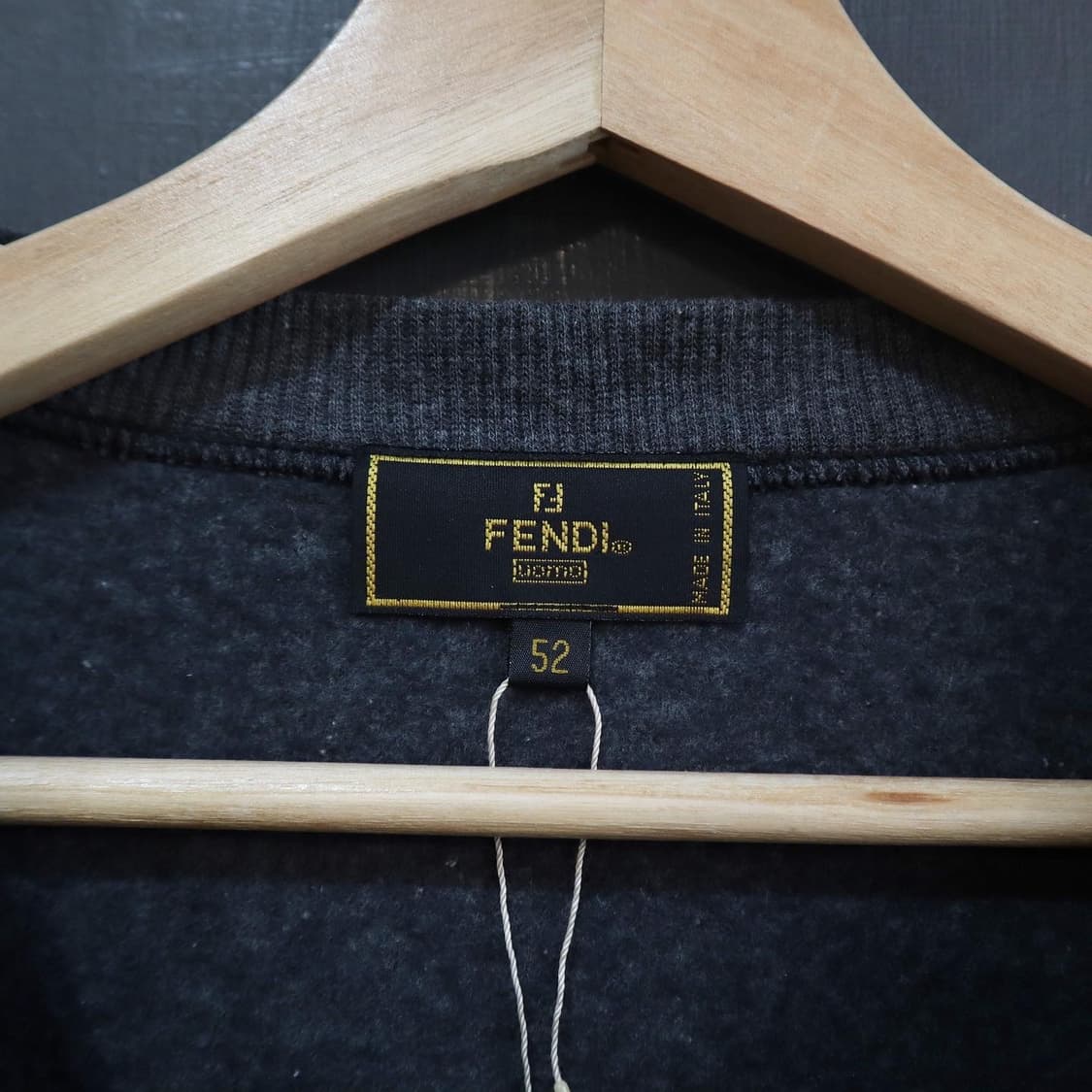 펜디 스펠아웃 차콜 맨투맨 상품이미지5