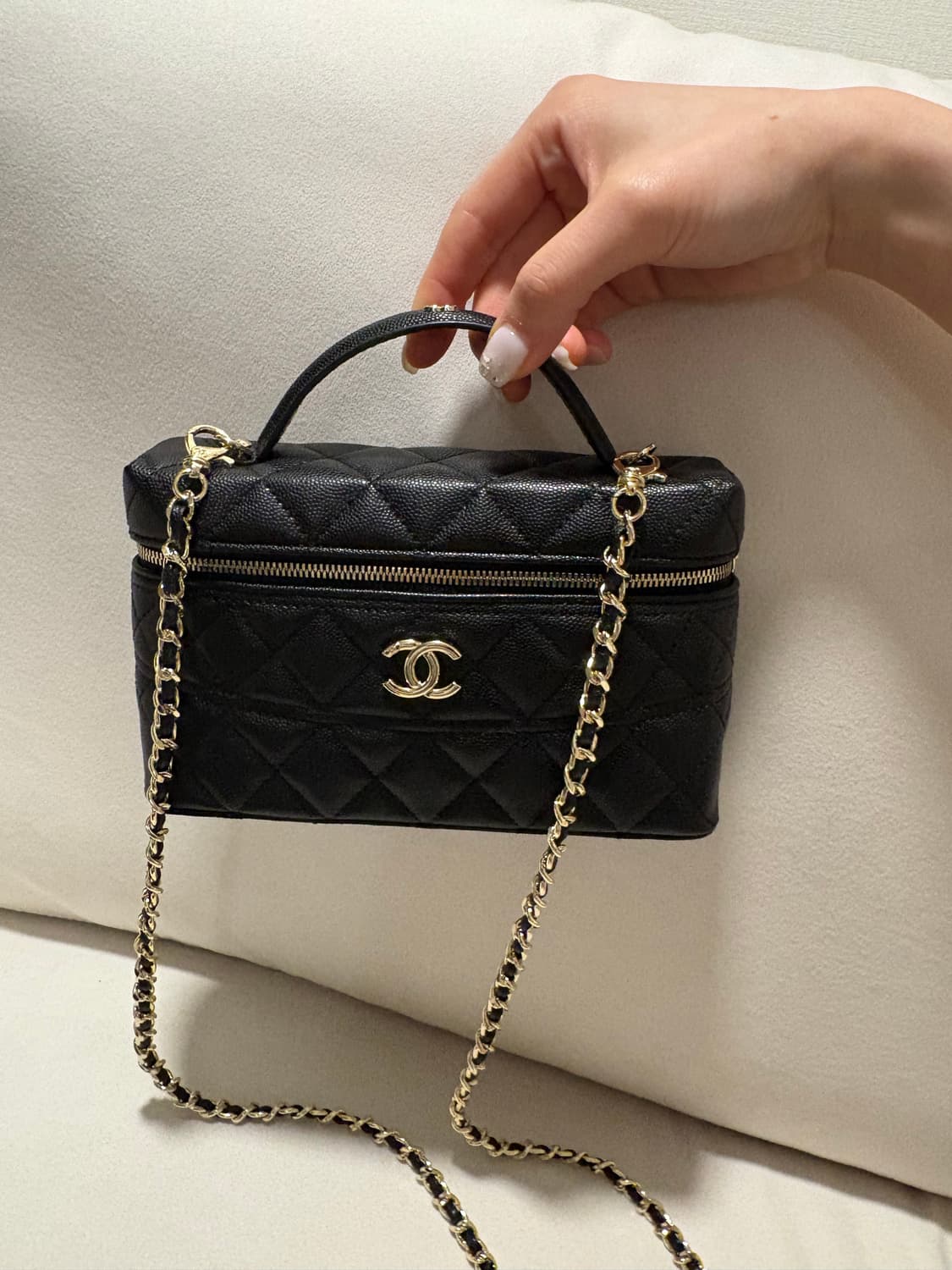 샤넬 베니티 탑핸들백 블랙 금장 미니백 (새상품) 상품이미지9