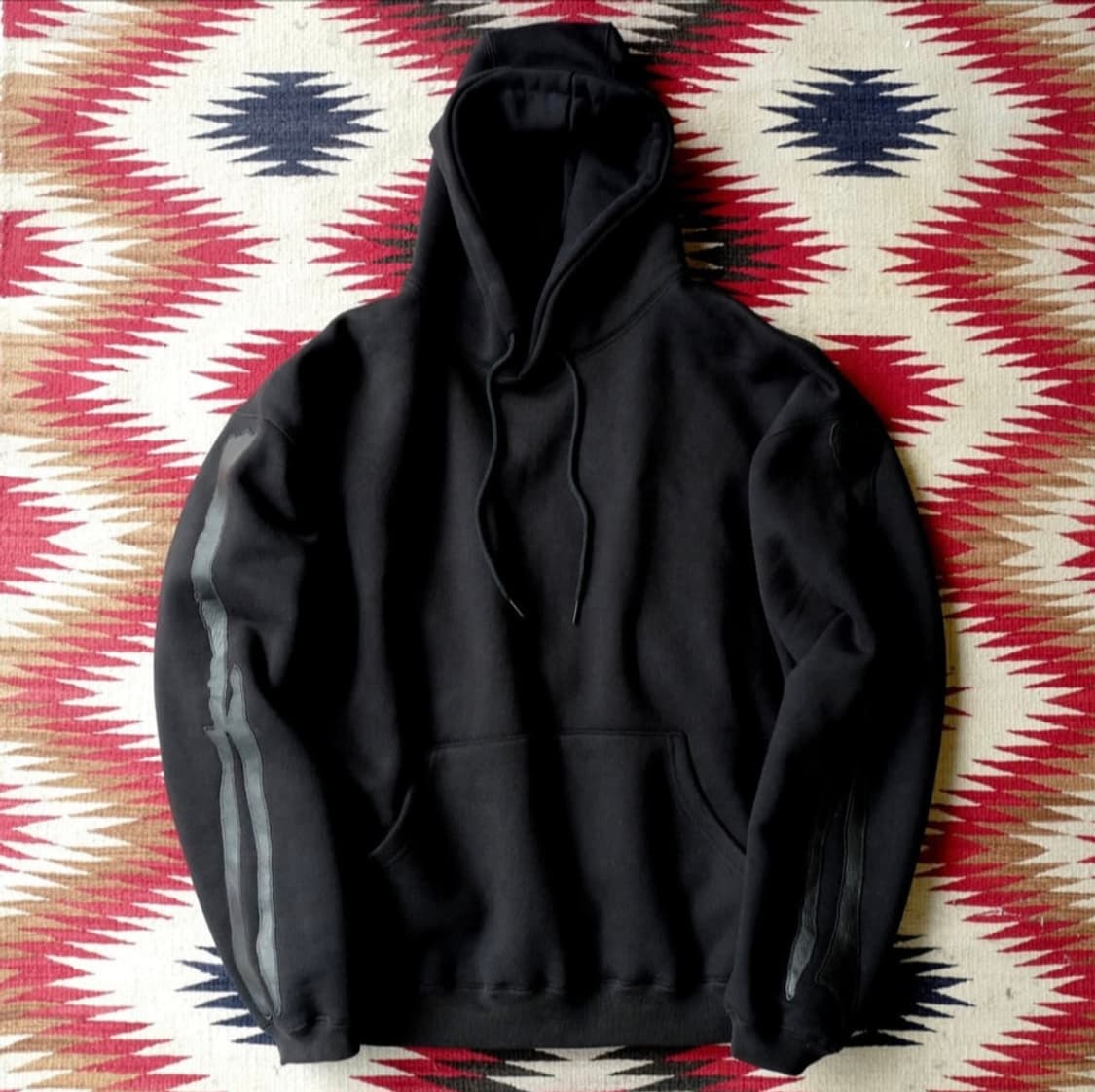 블랙아웃 본즈 후드티 상품이미지1